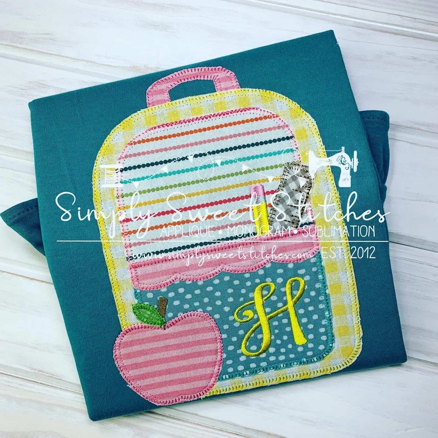 1447 - GIRLY BACKPACK WITH APPLE - APPLIQUE CHILD SHIRT
