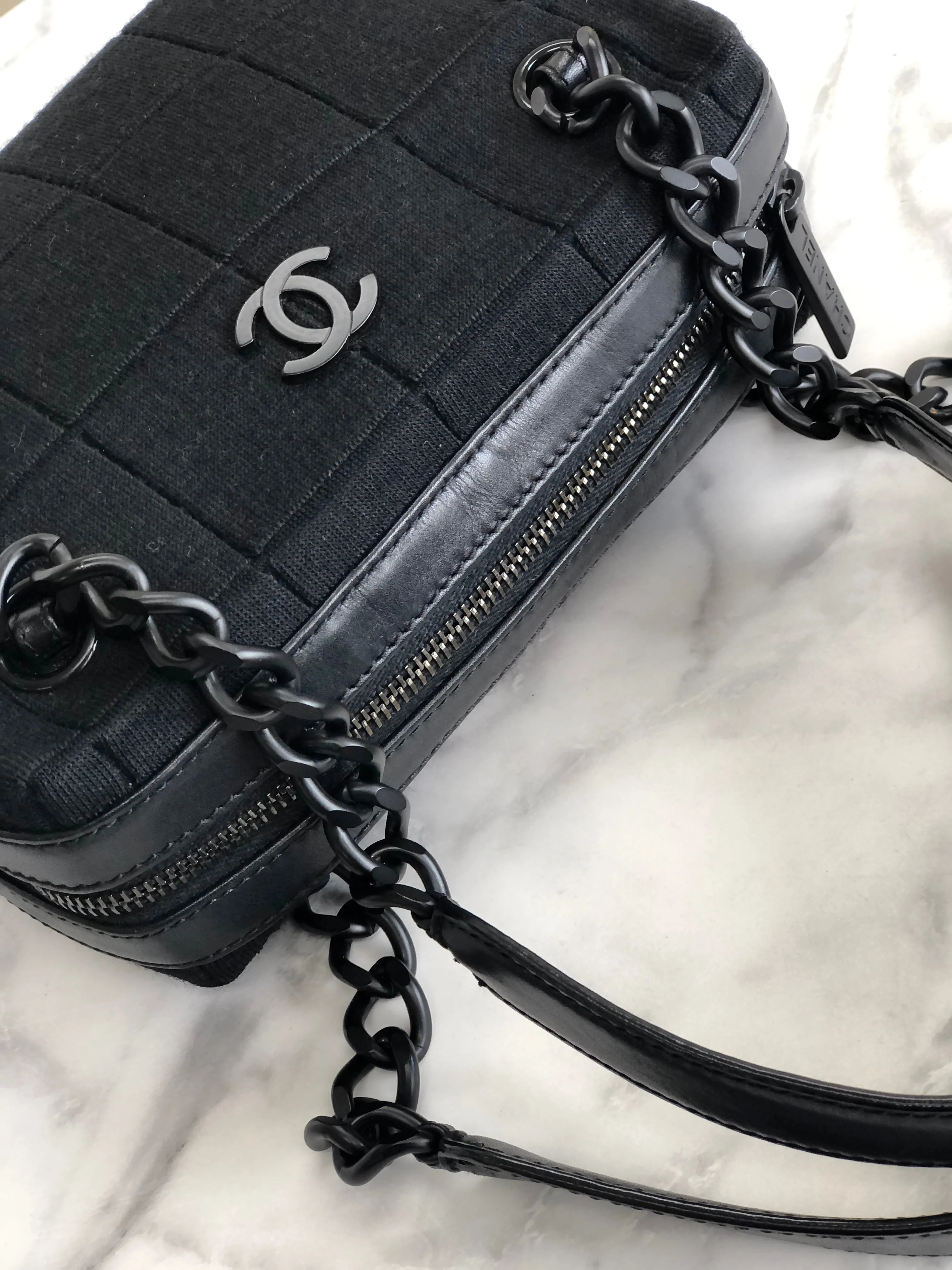CHANEL Chocolate bar Fabric Chain Handbag Shoulder bag Black Vintage Old b7kuuv