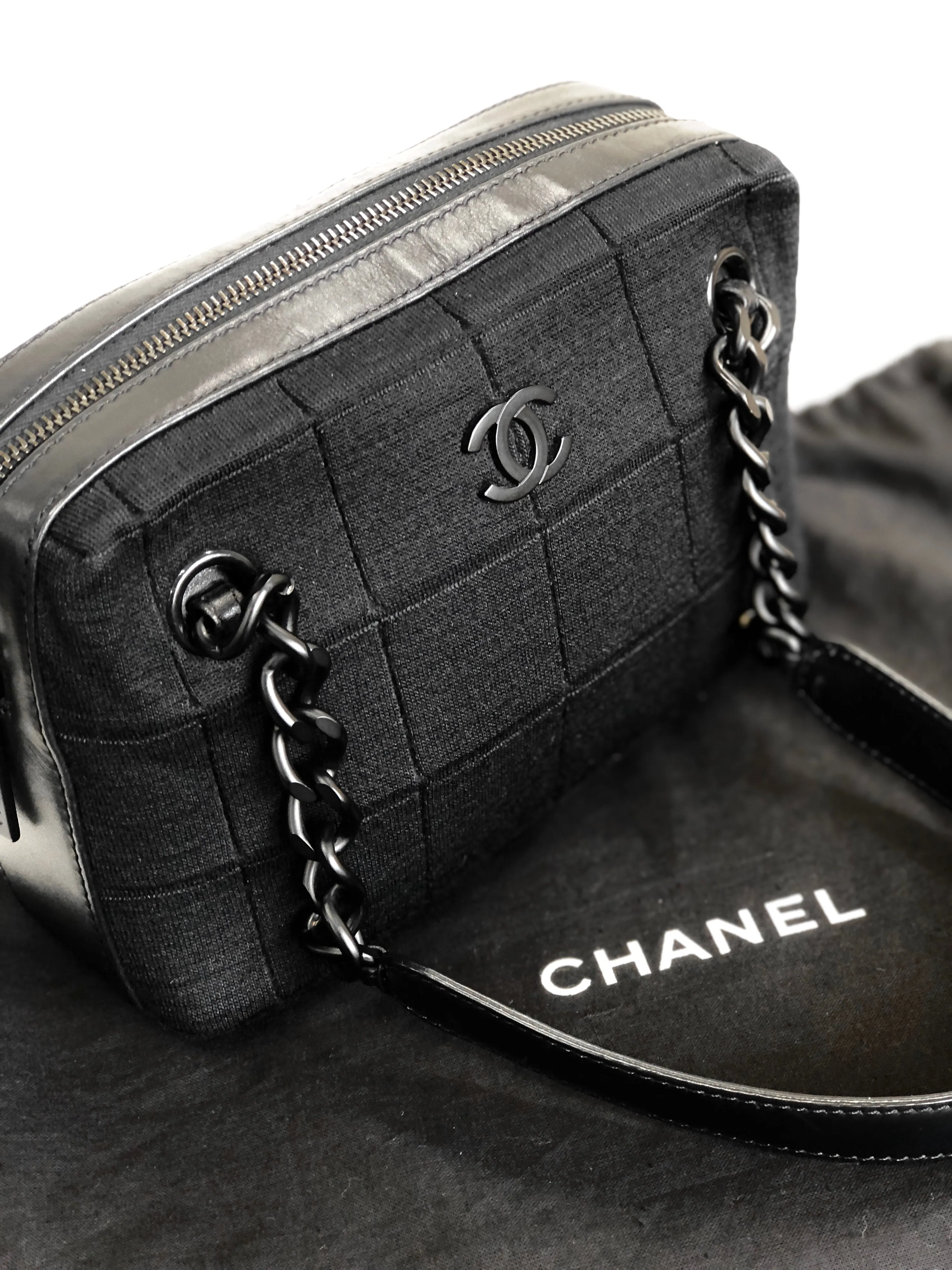 CHANEL Chocolate bar Fabric Chain Handbag Shoulder bag Black Vintage Old b7kuuv
