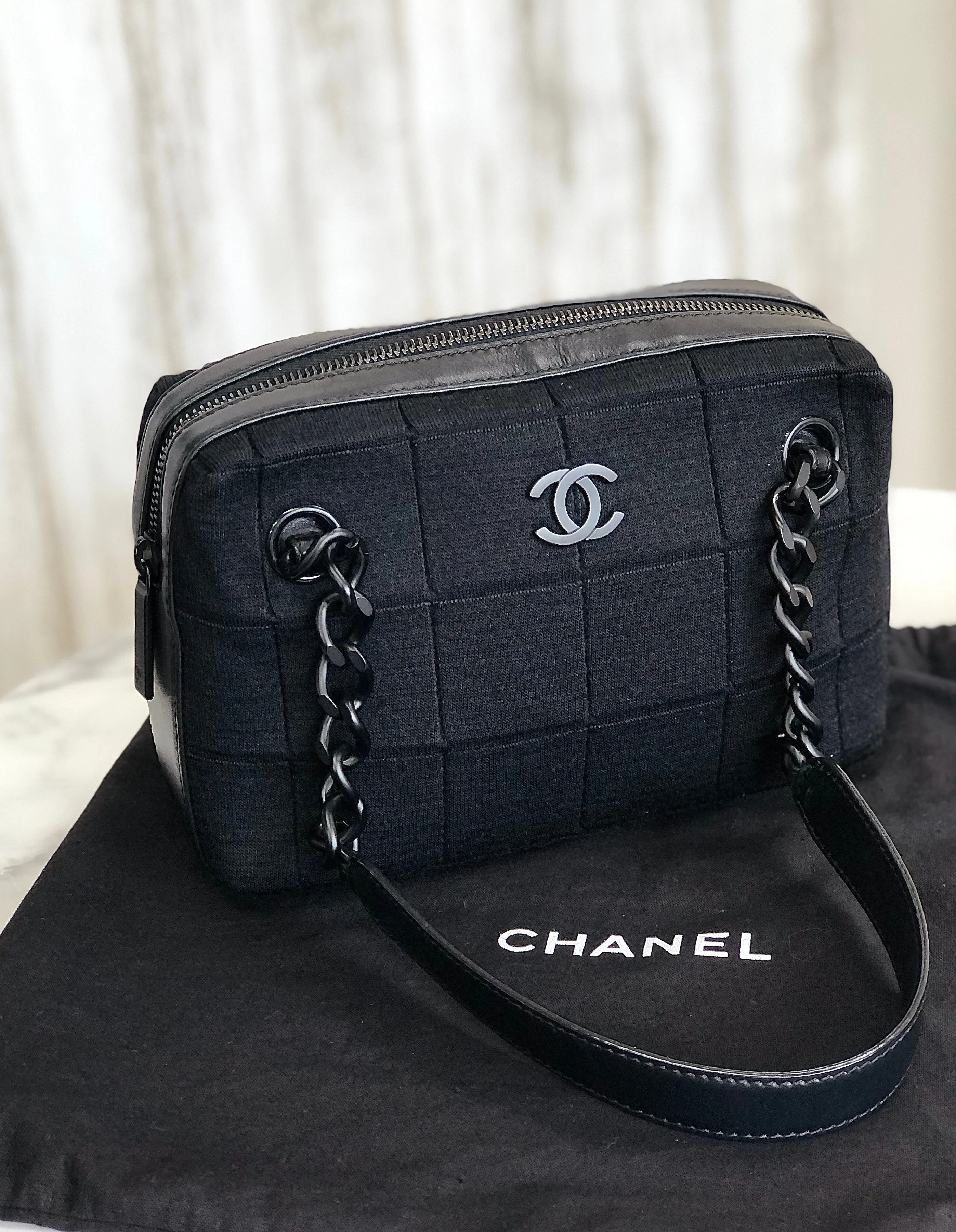 CHANEL Chocolate bar Fabric Chain Handbag Shoulder bag Black Vintage Old b7kuuv