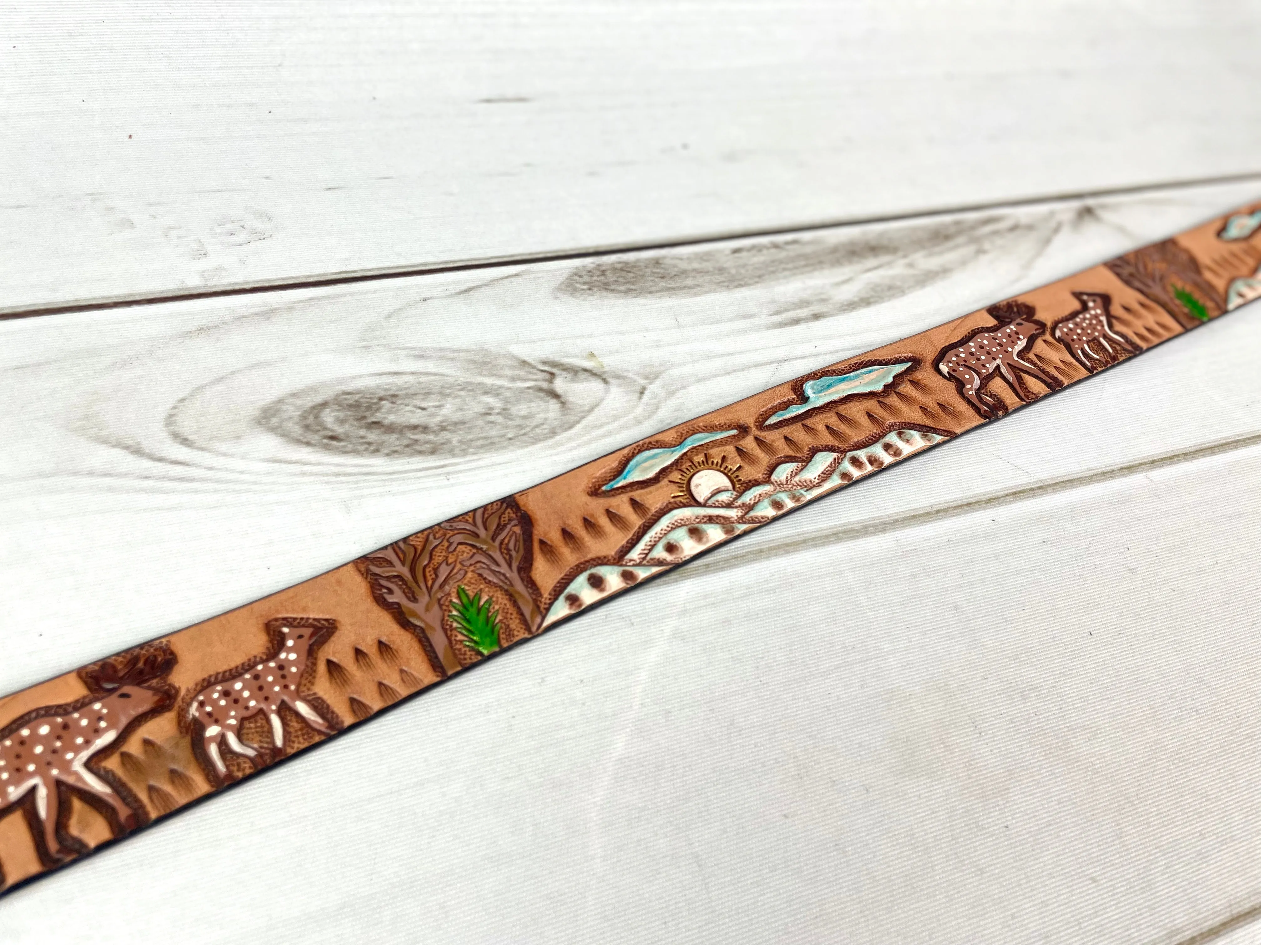 CLEARANCE! 70’s Vintage Forest🦌Tooled Leather Belt