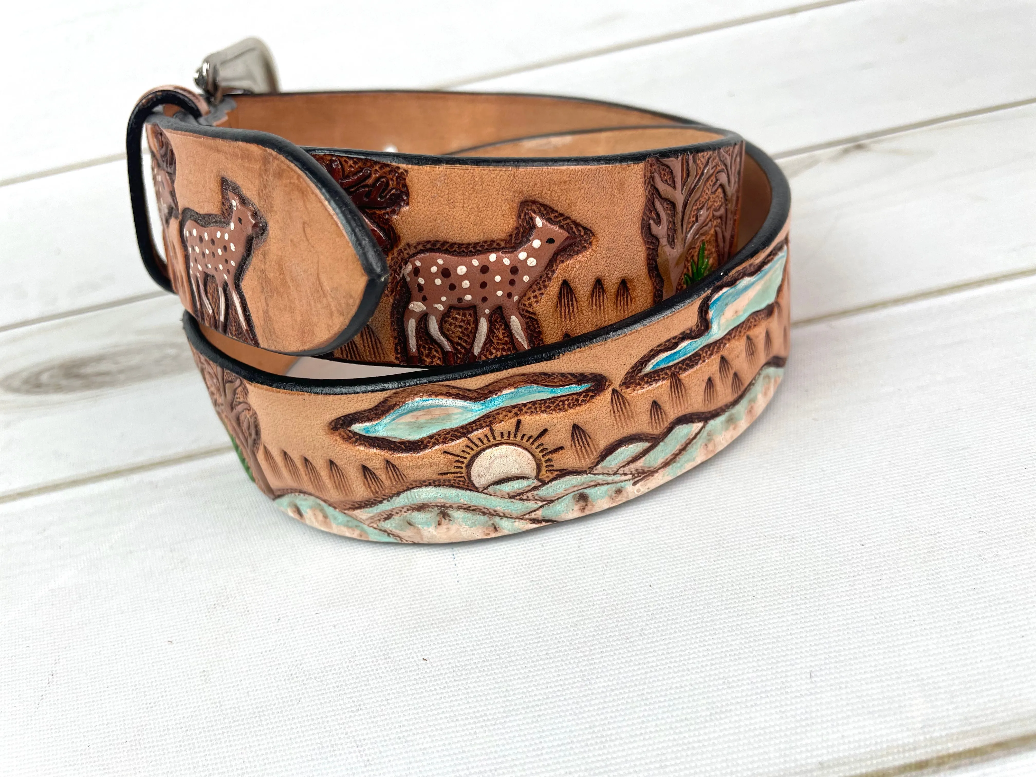 CLEARANCE! 70’s Vintage Forest🦌Tooled Leather Belt