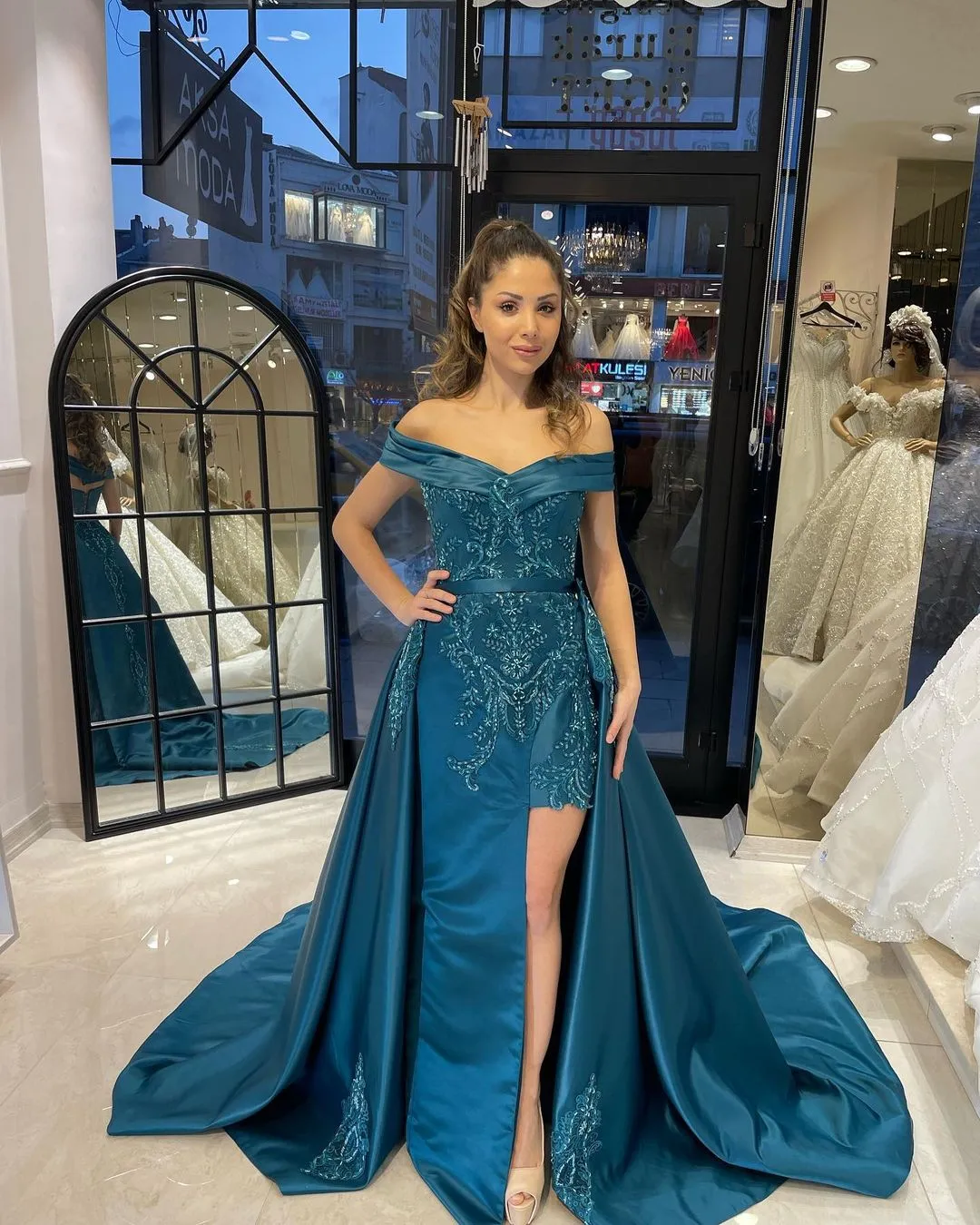 Elegant Sweetheart Off-the-Shoulder Sheath Ribbon Prom Dresses with Appliques