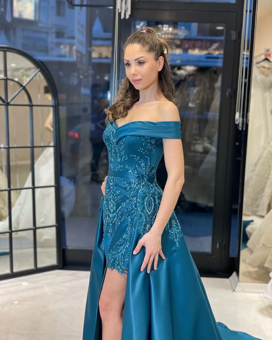 Elegant Sweetheart Off-the-Shoulder Sheath Ribbon Prom Dresses with Appliques
