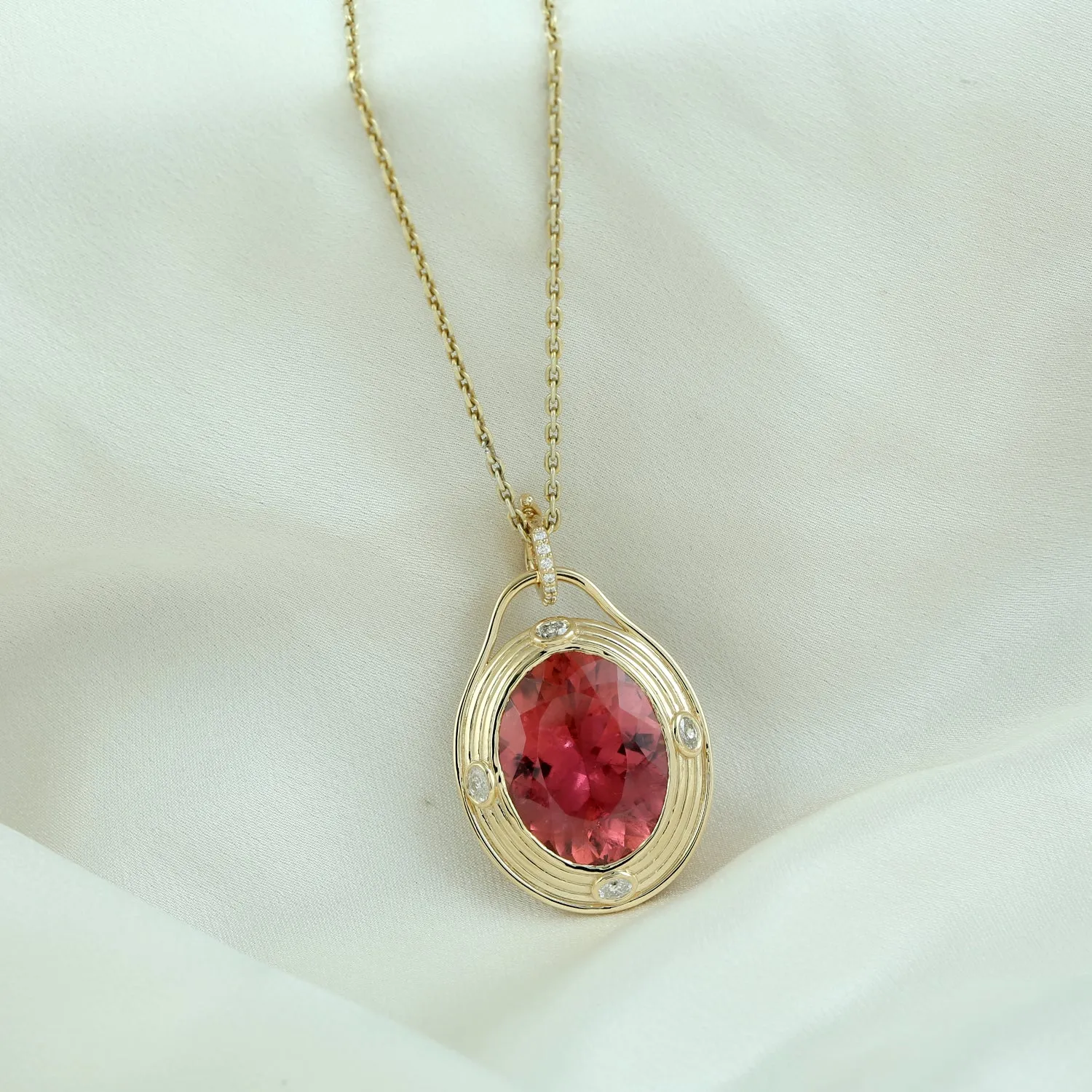 Facted Natural Oval Tourmaline Diamond Beautiful Solid 18k Yellow Gold Pendant For Her