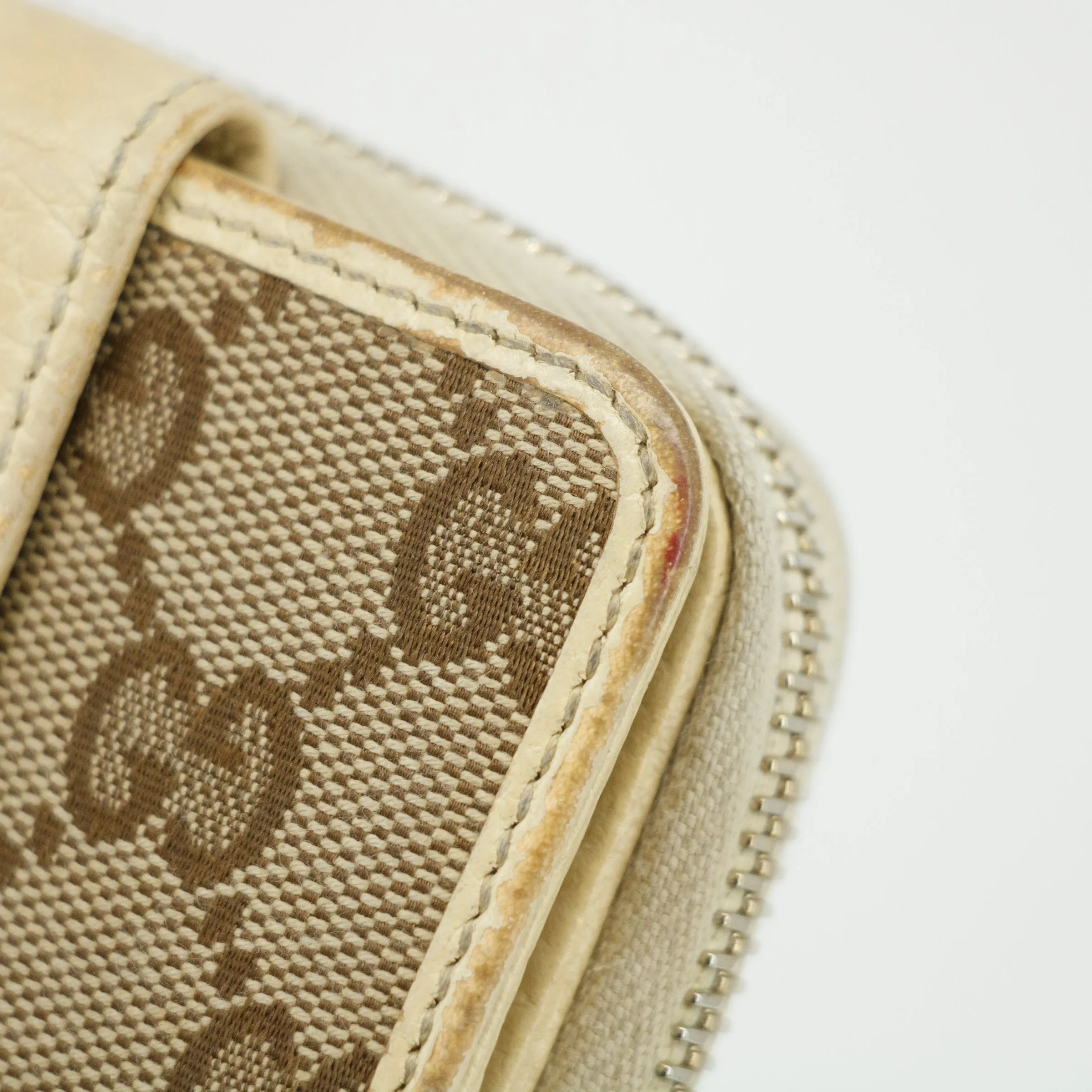 Gucci Brown GG Canvas Double Hook Compact Wallet  #2644