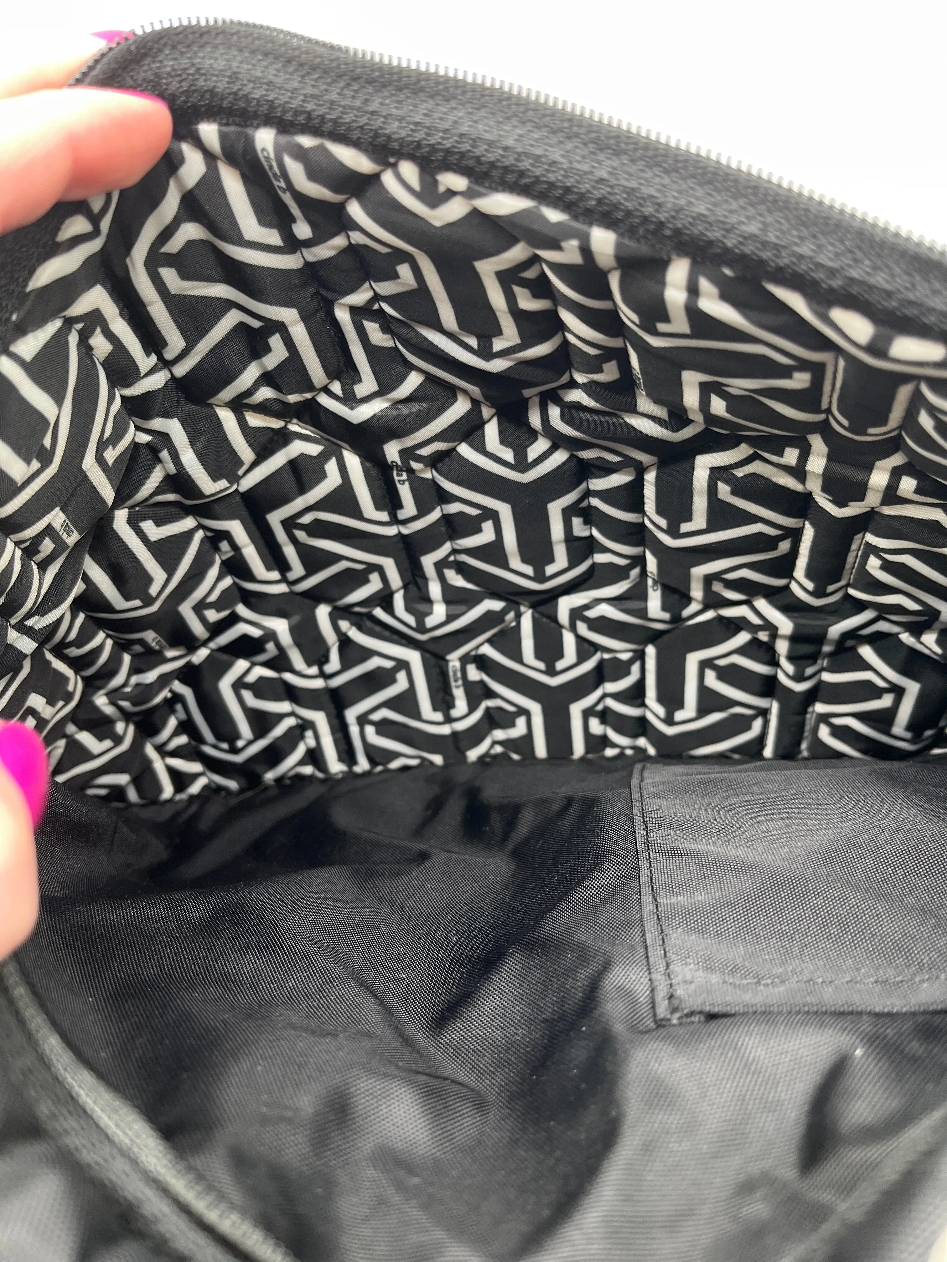 Handbag By Clothes Mentor, Size: Medium