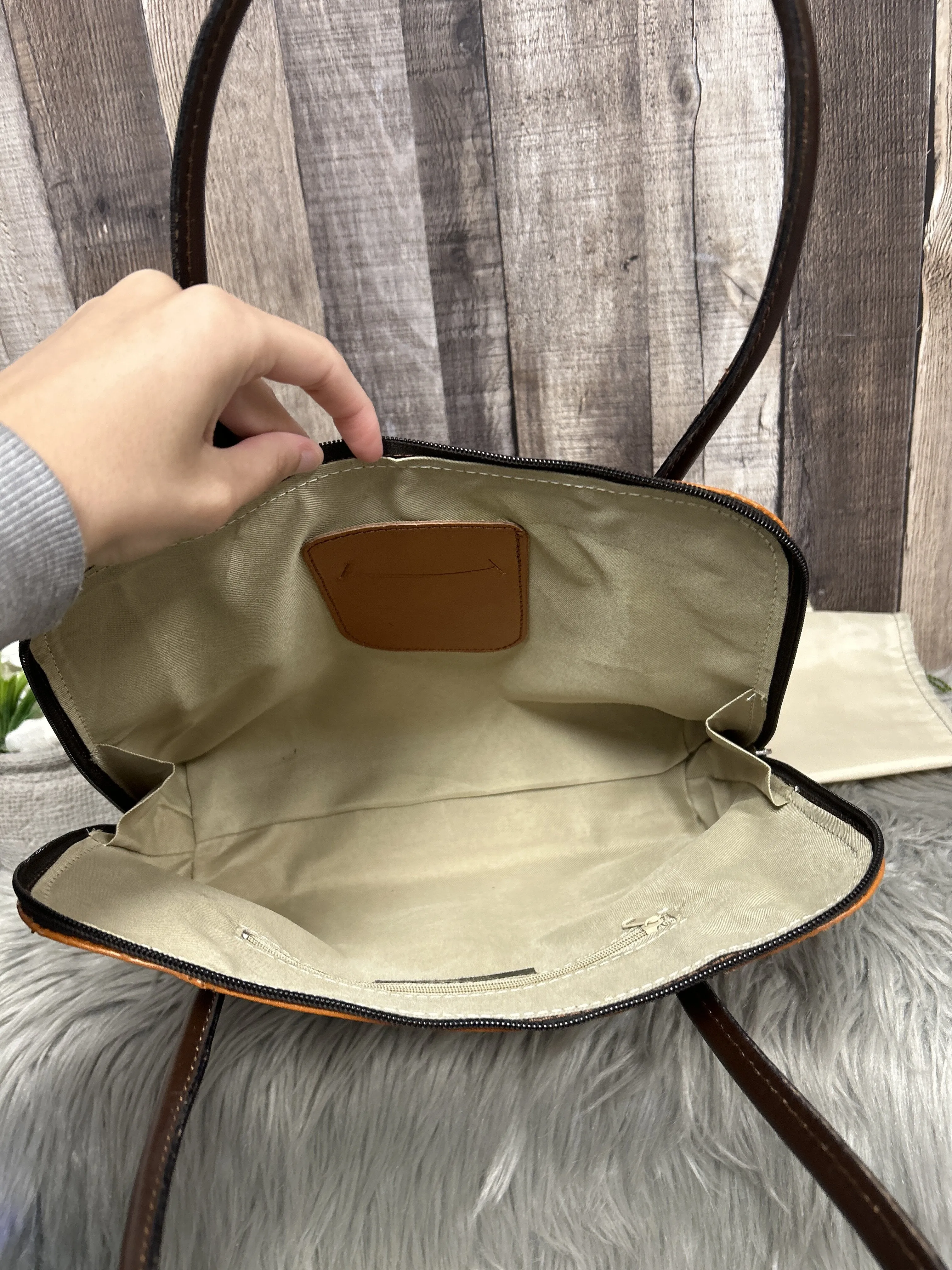 Handbag Leather By Clothes Mentor  Size: Medium