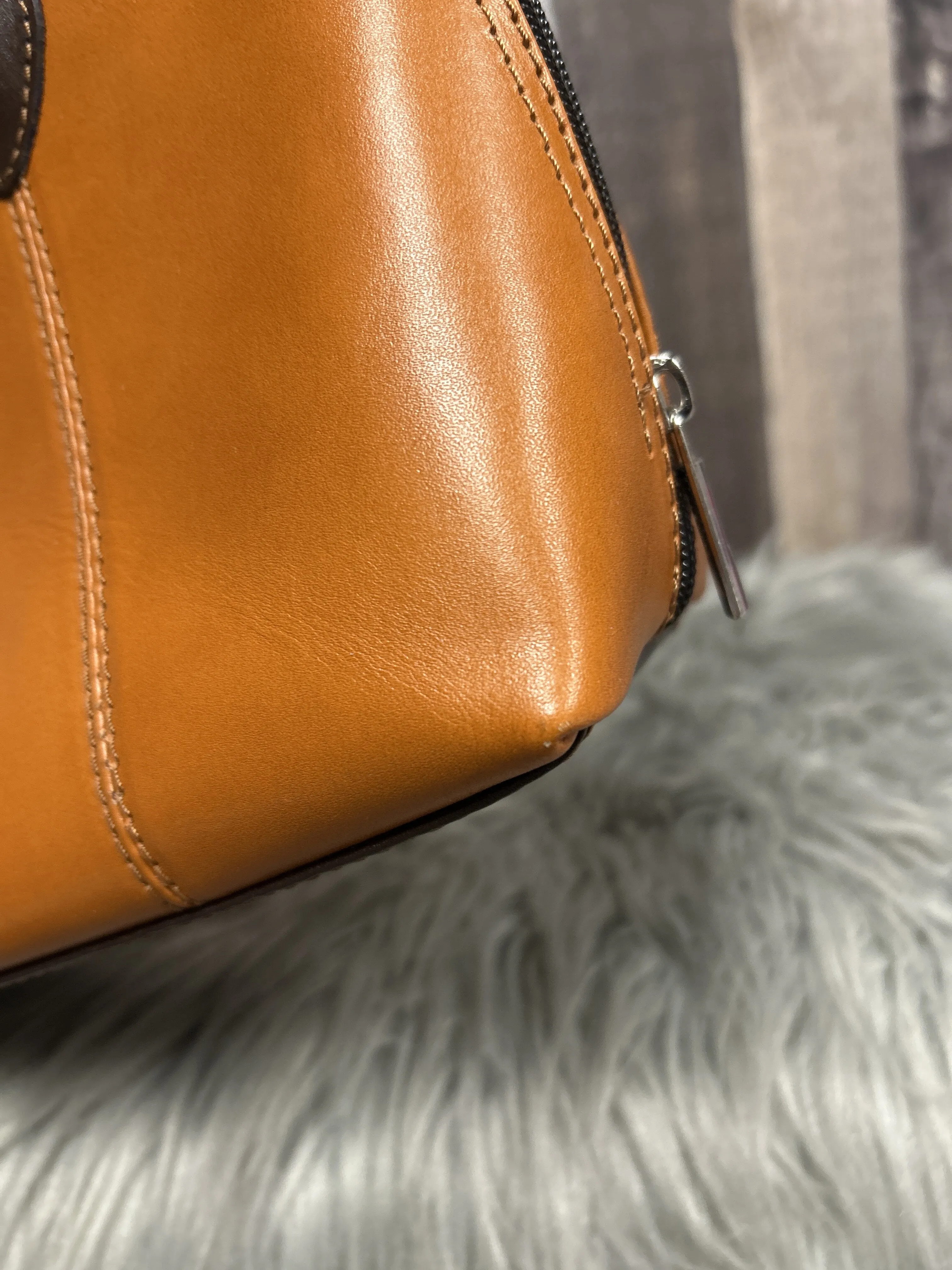 Handbag Leather By Clothes Mentor  Size: Medium