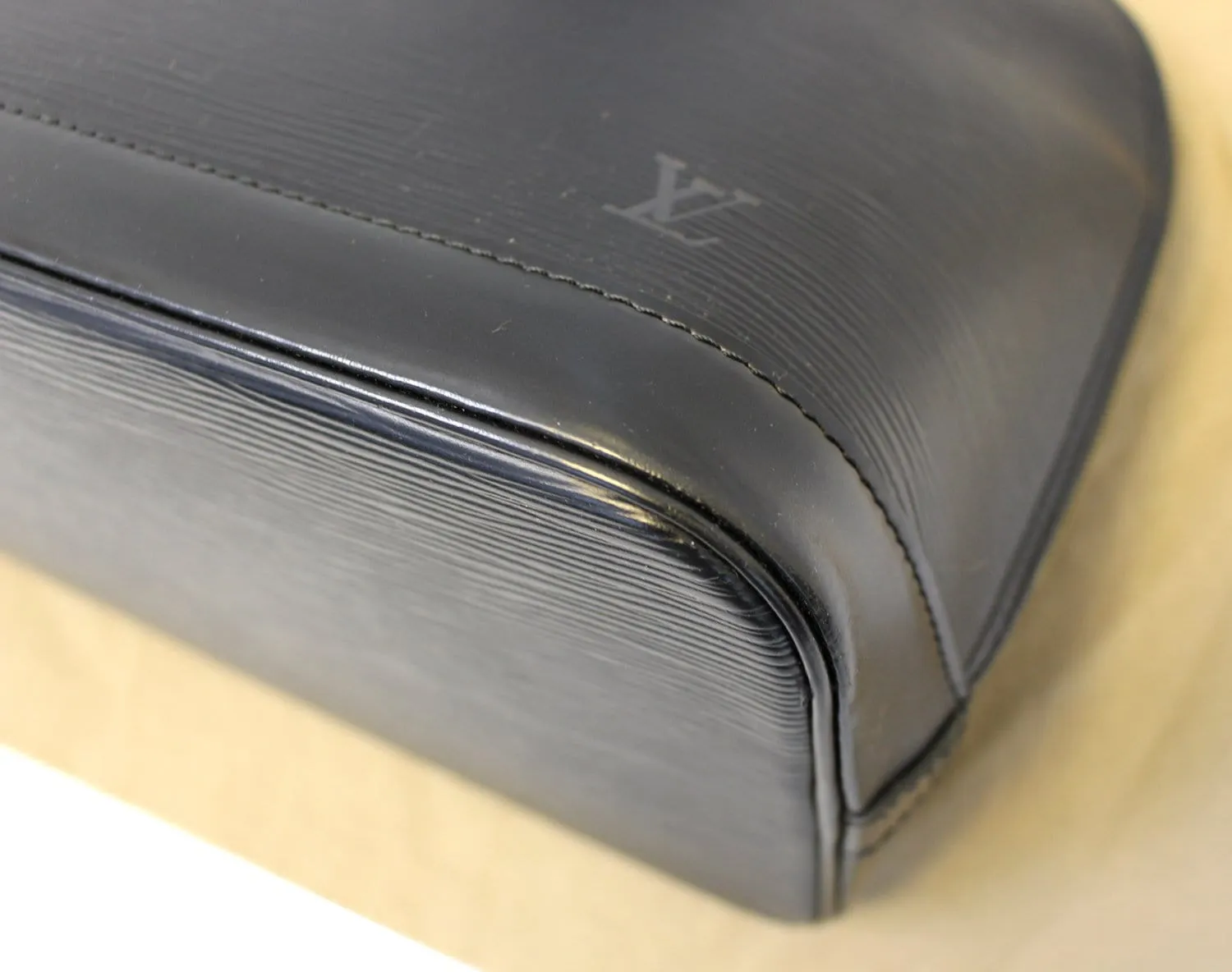 LOUIS VUITTON Epi Leather Alma Black Satchel Bag