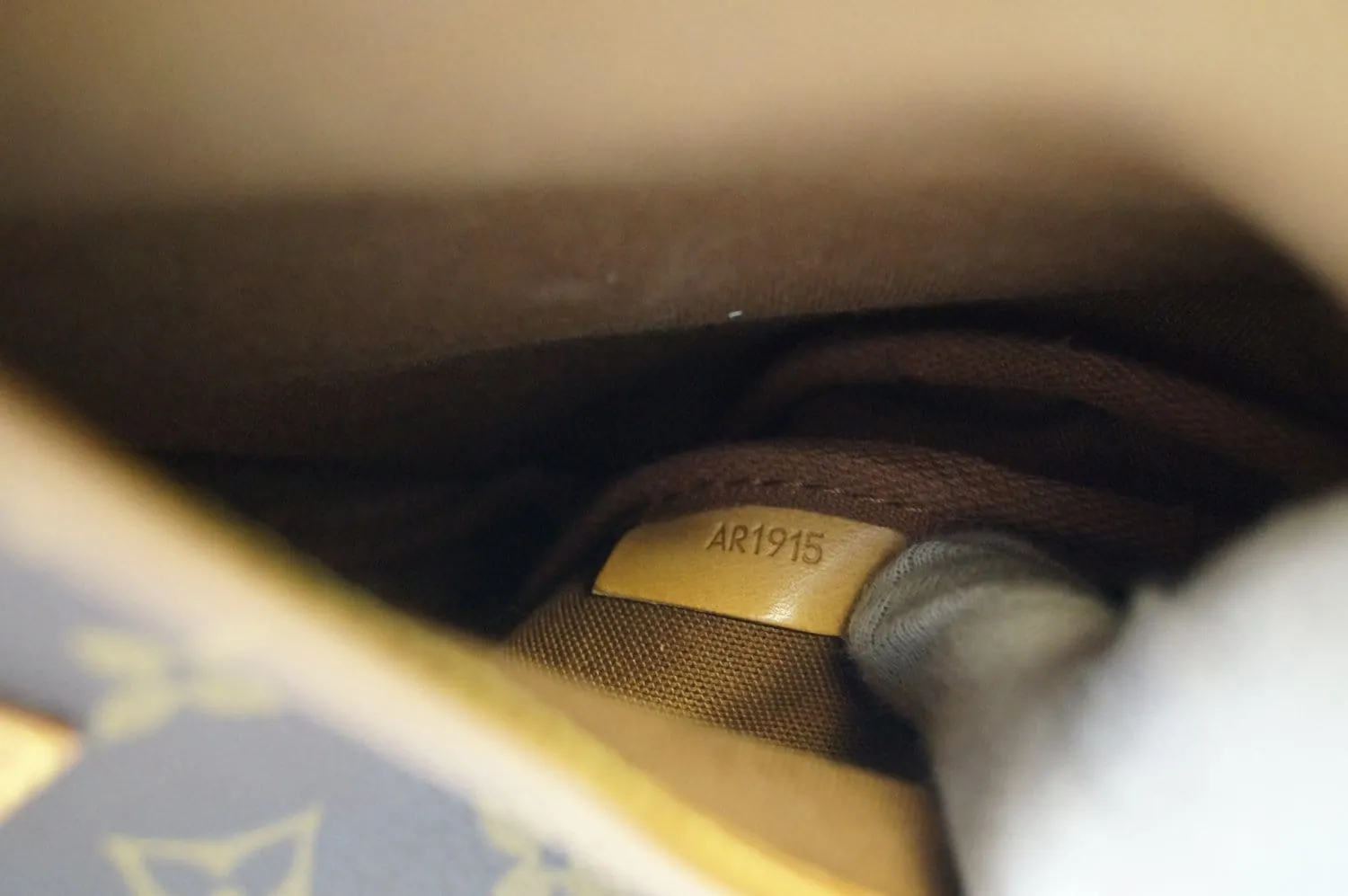 LOUIS VUITTON Monogram Brown Saumur 30 Messenger Bag