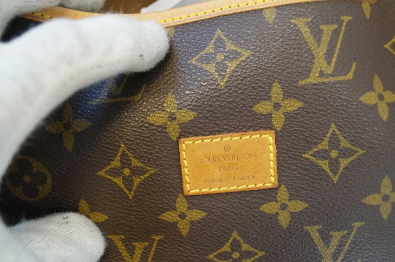 LOUIS VUITTON Monogram Brown Saumur 30 Messenger Bag