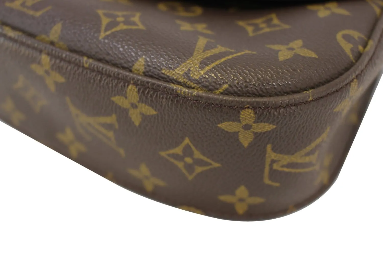 LOUIS VUITTON Monogram Canvas Saint Cloud GM Bag