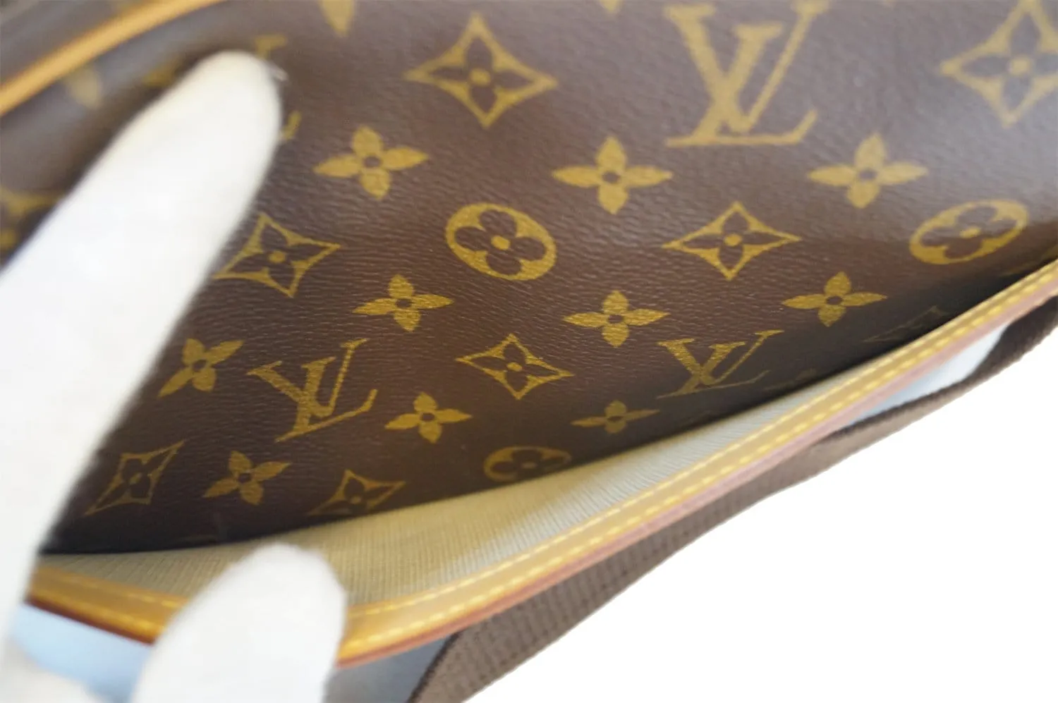 LOUIS VUITTON Monogram Reporter PM Messenger Bag