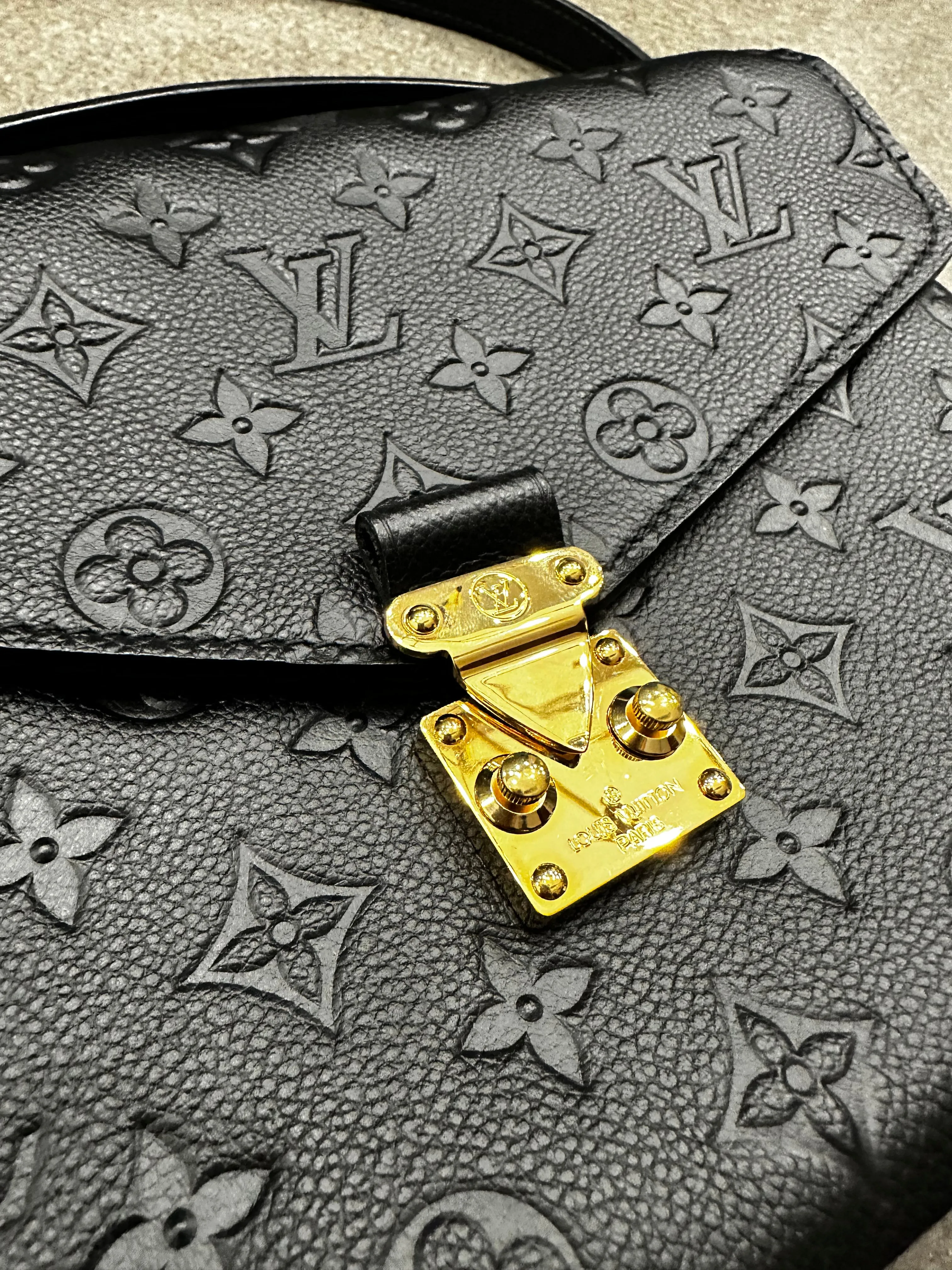 Louis Vuitton Pochette Métis Empreinte Noir