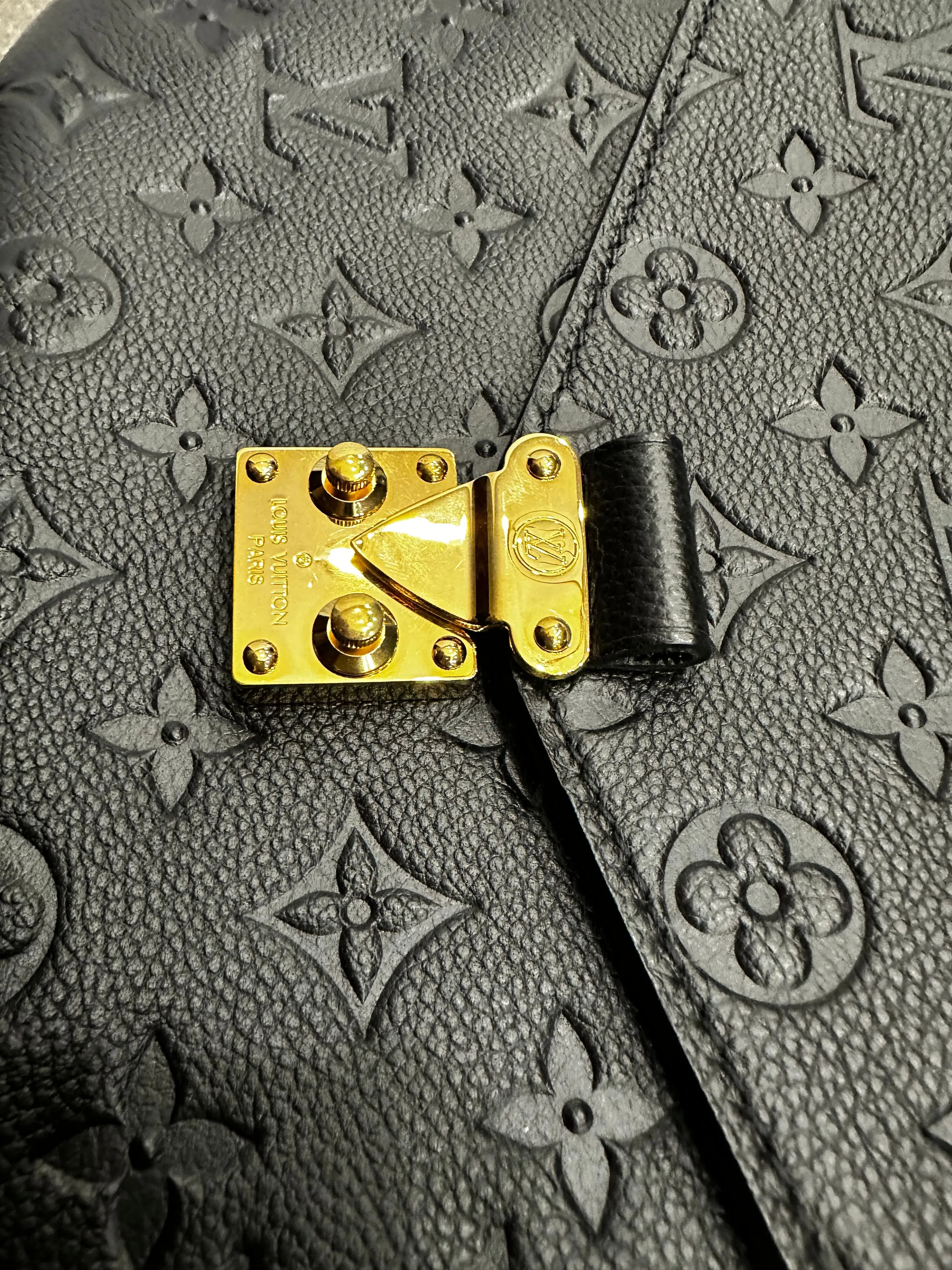 Louis Vuitton Pochette Métis Empreinte Noir