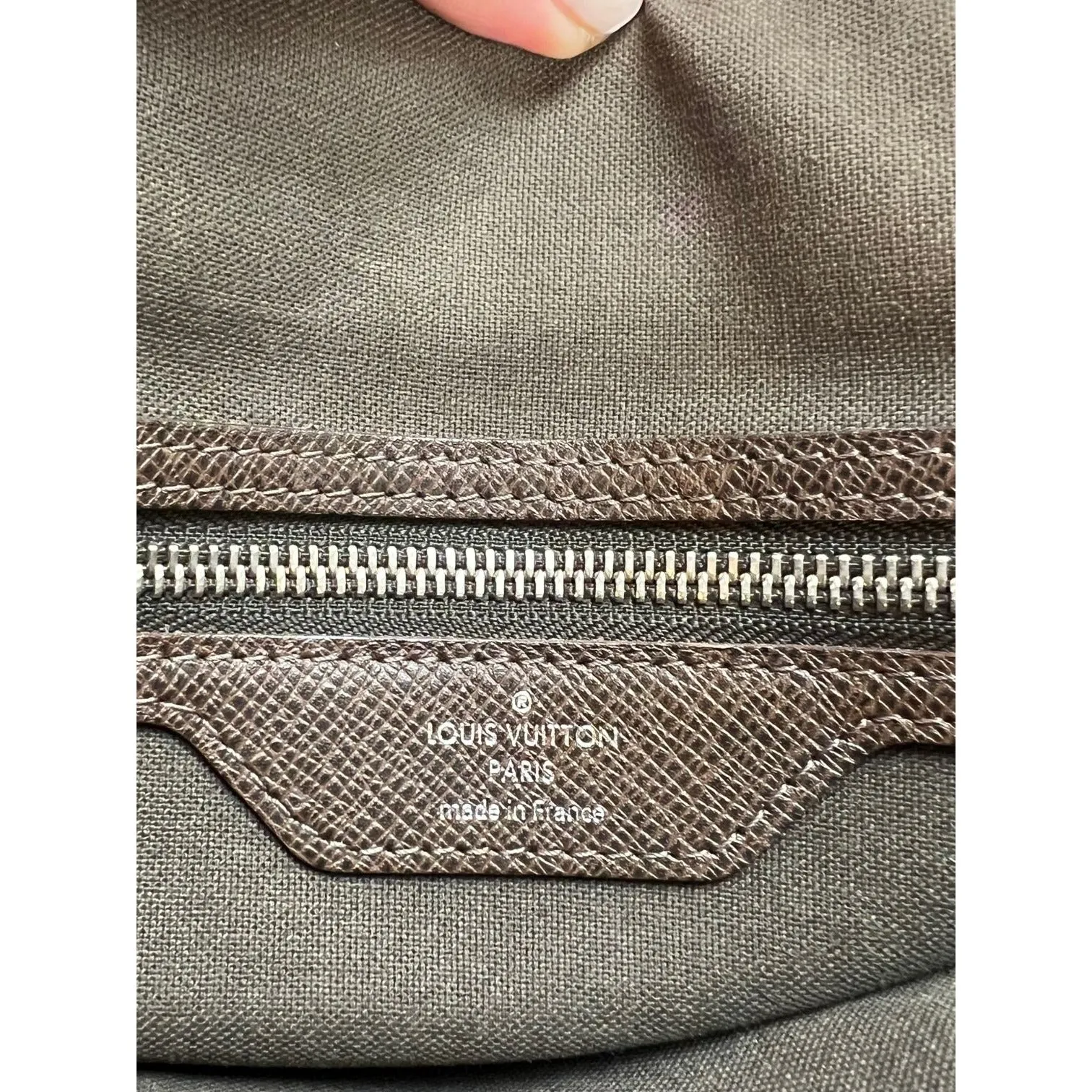 LOUIS VUITTON Taiga Roman MM Messenger Grizzli Leather Bag Men's