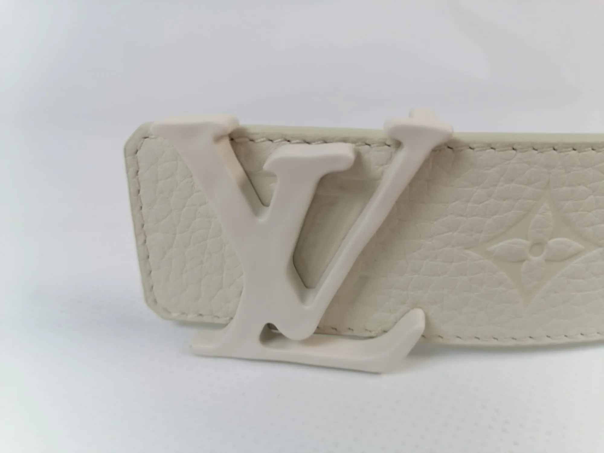LV Initials Shape Reversible Belt 40 MM