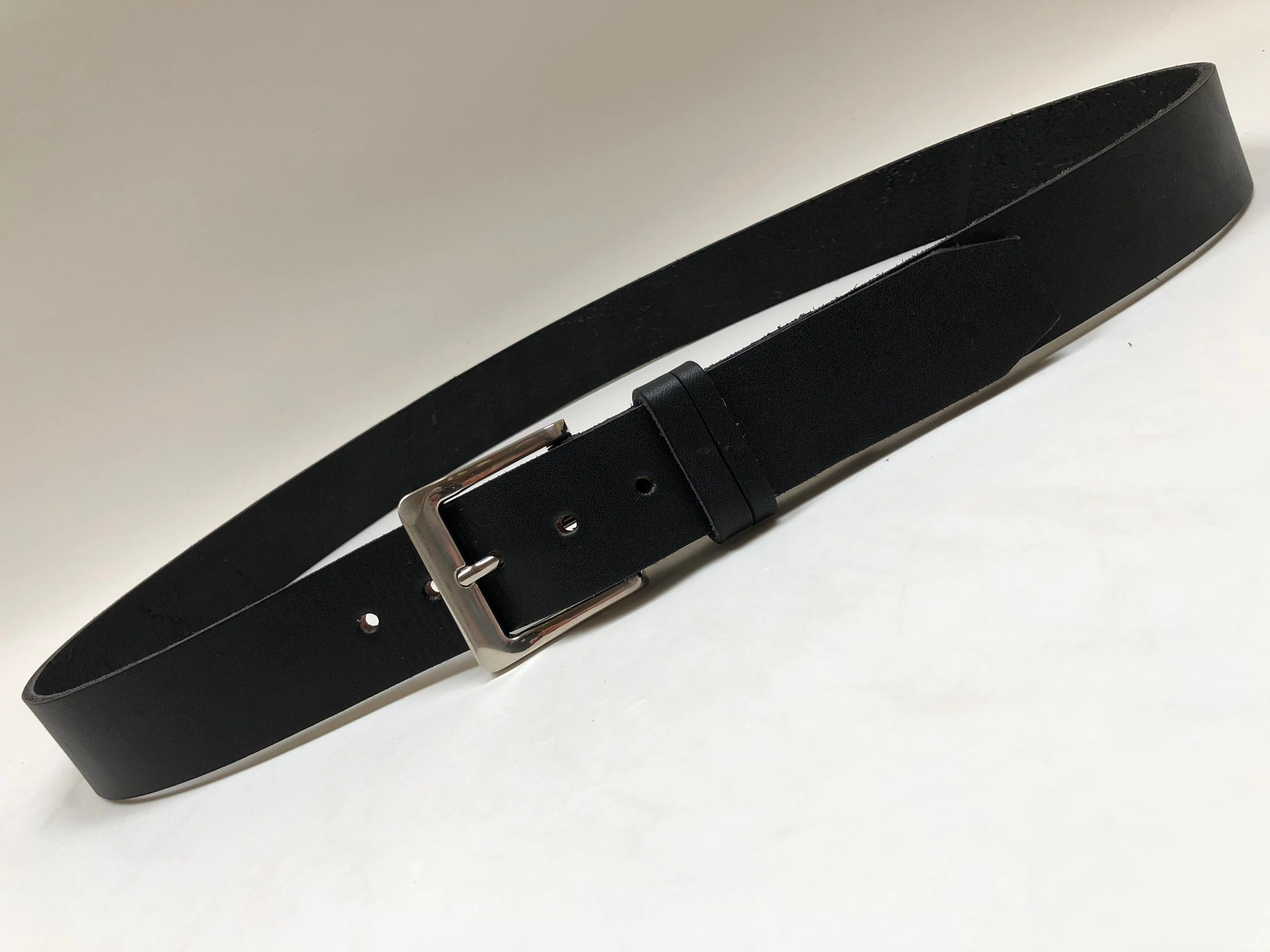 Men's Black Leather Belt with Smooth Silver Tone Buckle 42A4