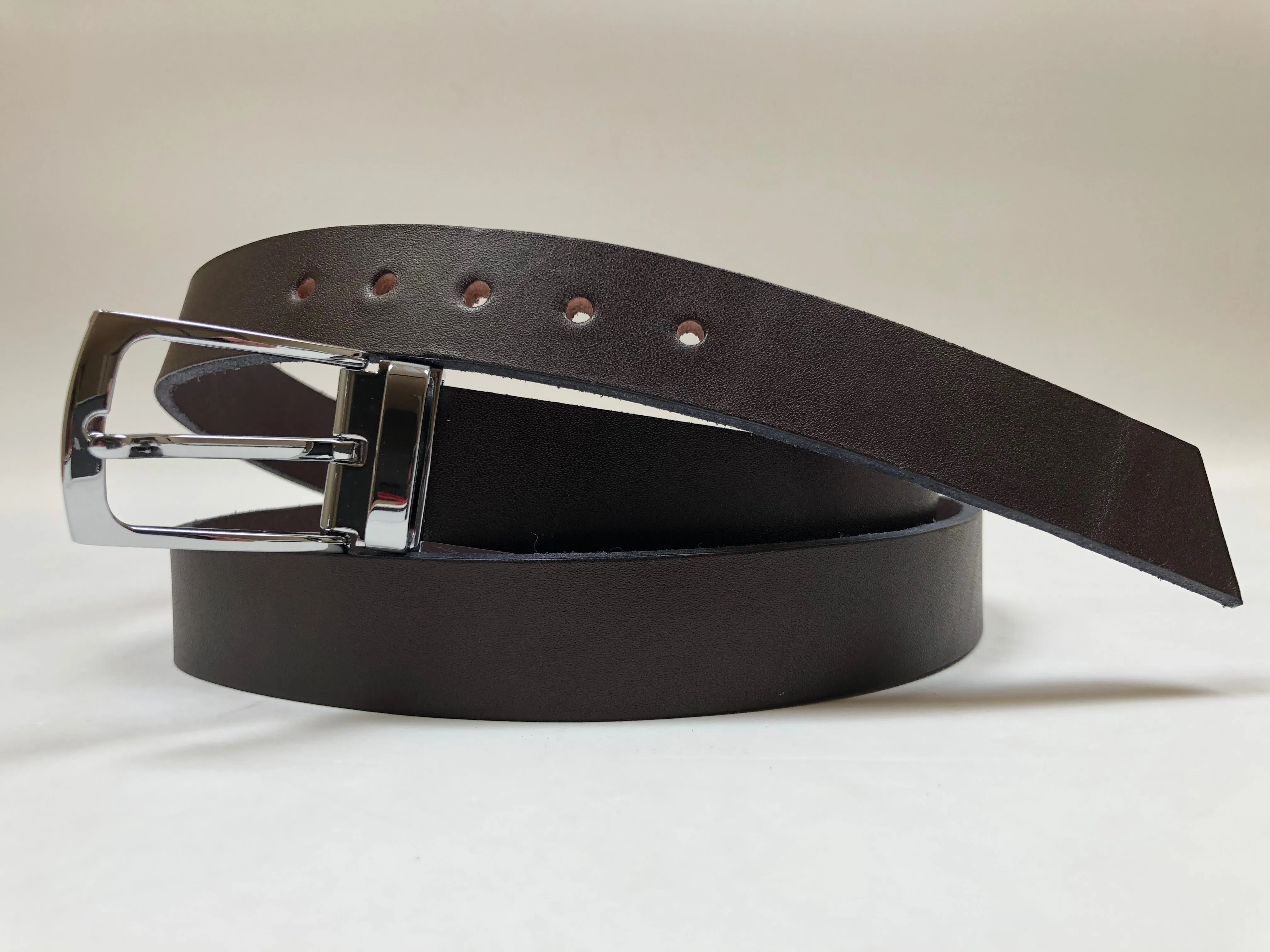 Men's Dark Brown Leather Belt with Silver Tone Buckle 42Z2