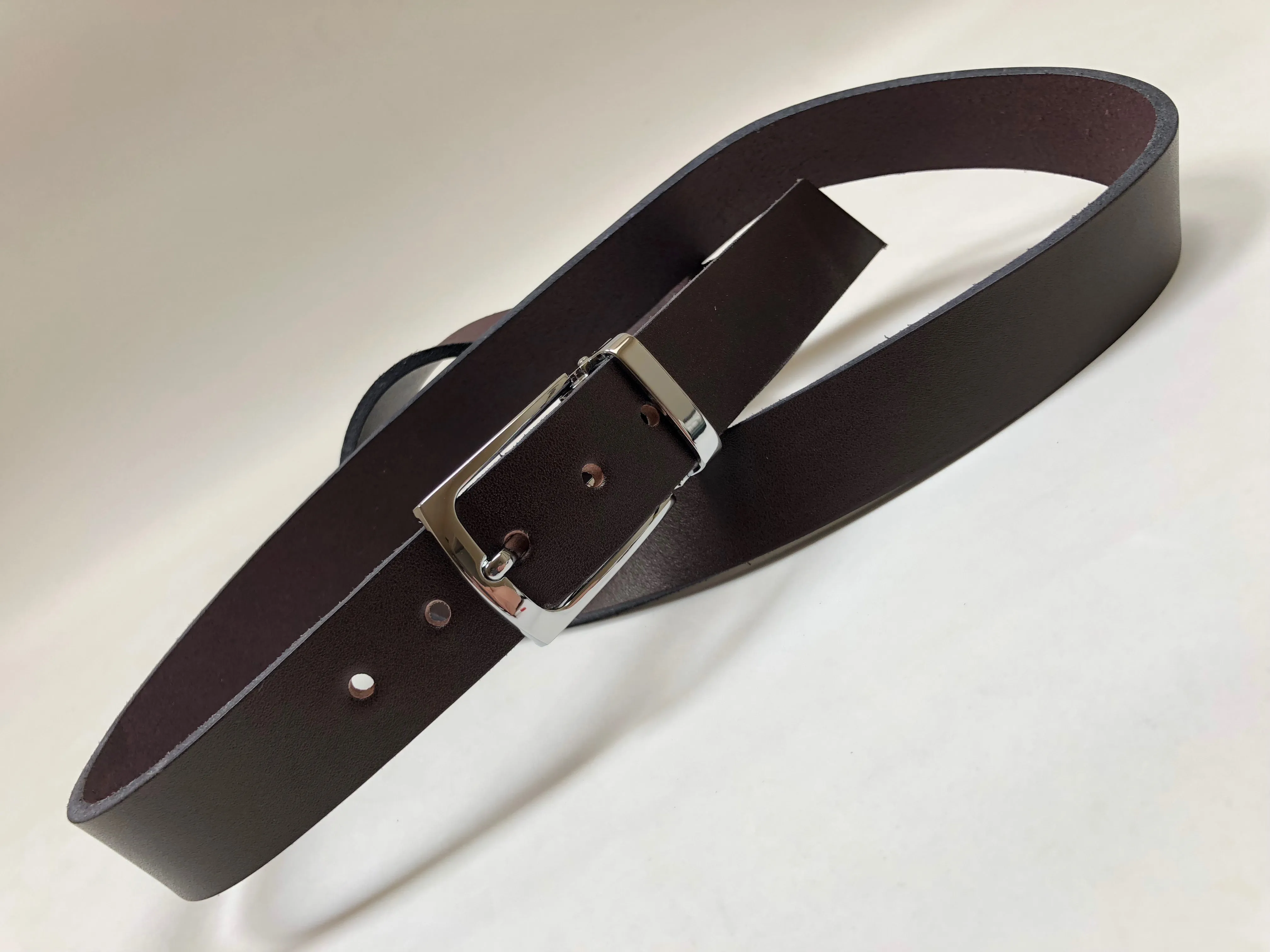 Men's Dark Brown Leather Belt with Silver Tone Buckle 42Z2