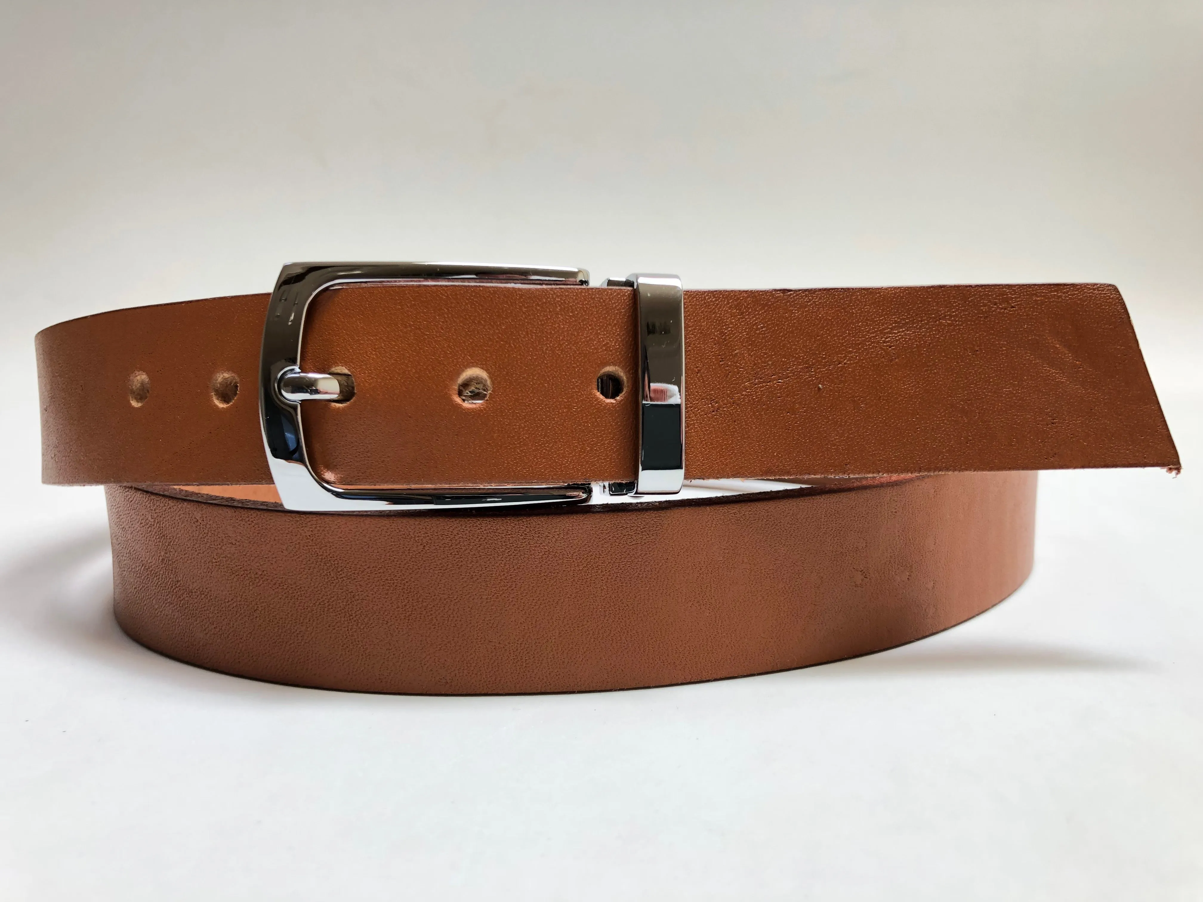 Men's Tan Leather Belt with Silver Tone Buckle 40Z2