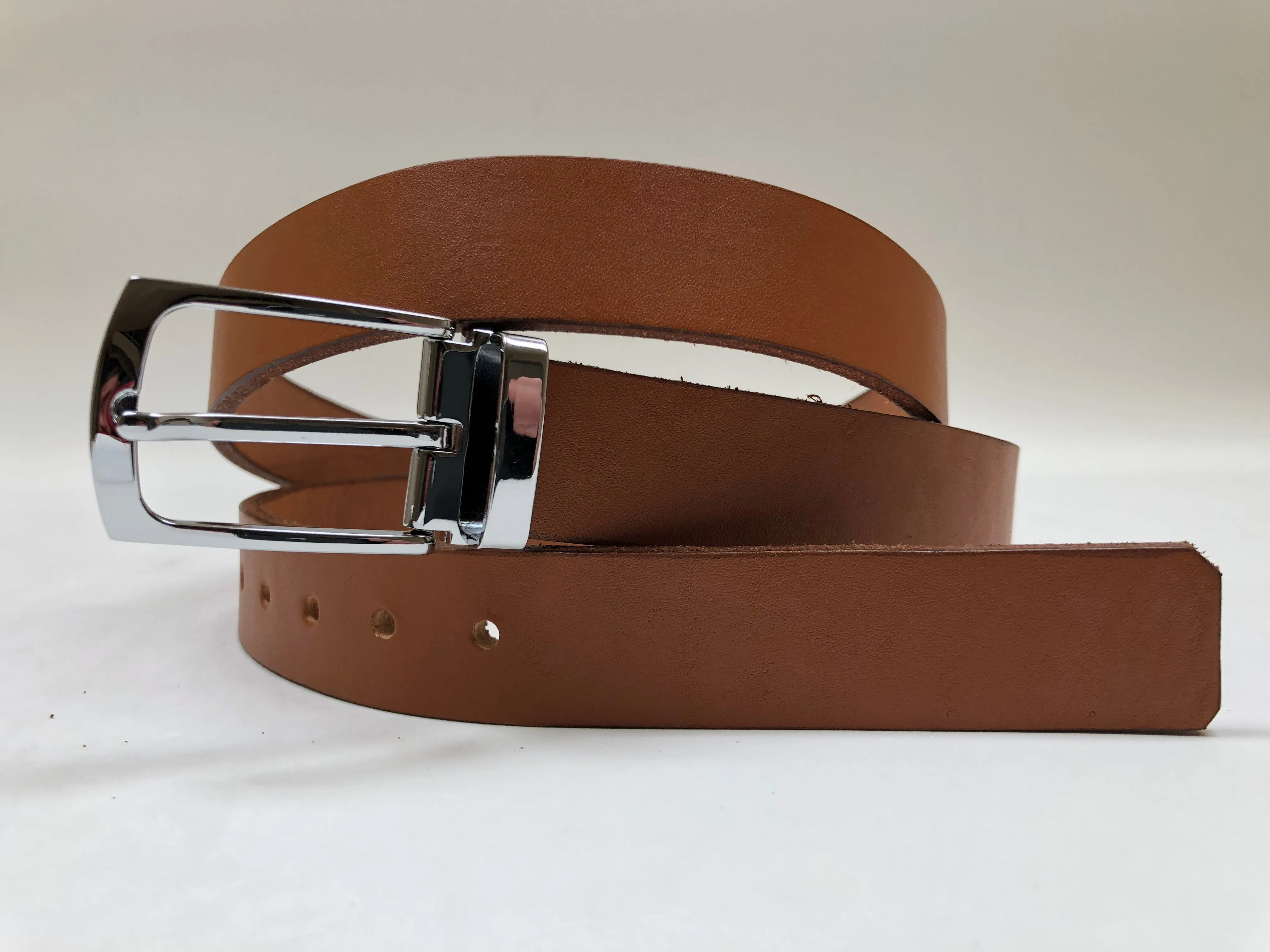 Men's Tan Leather Belt with Silver Tone Buckle 42Z6