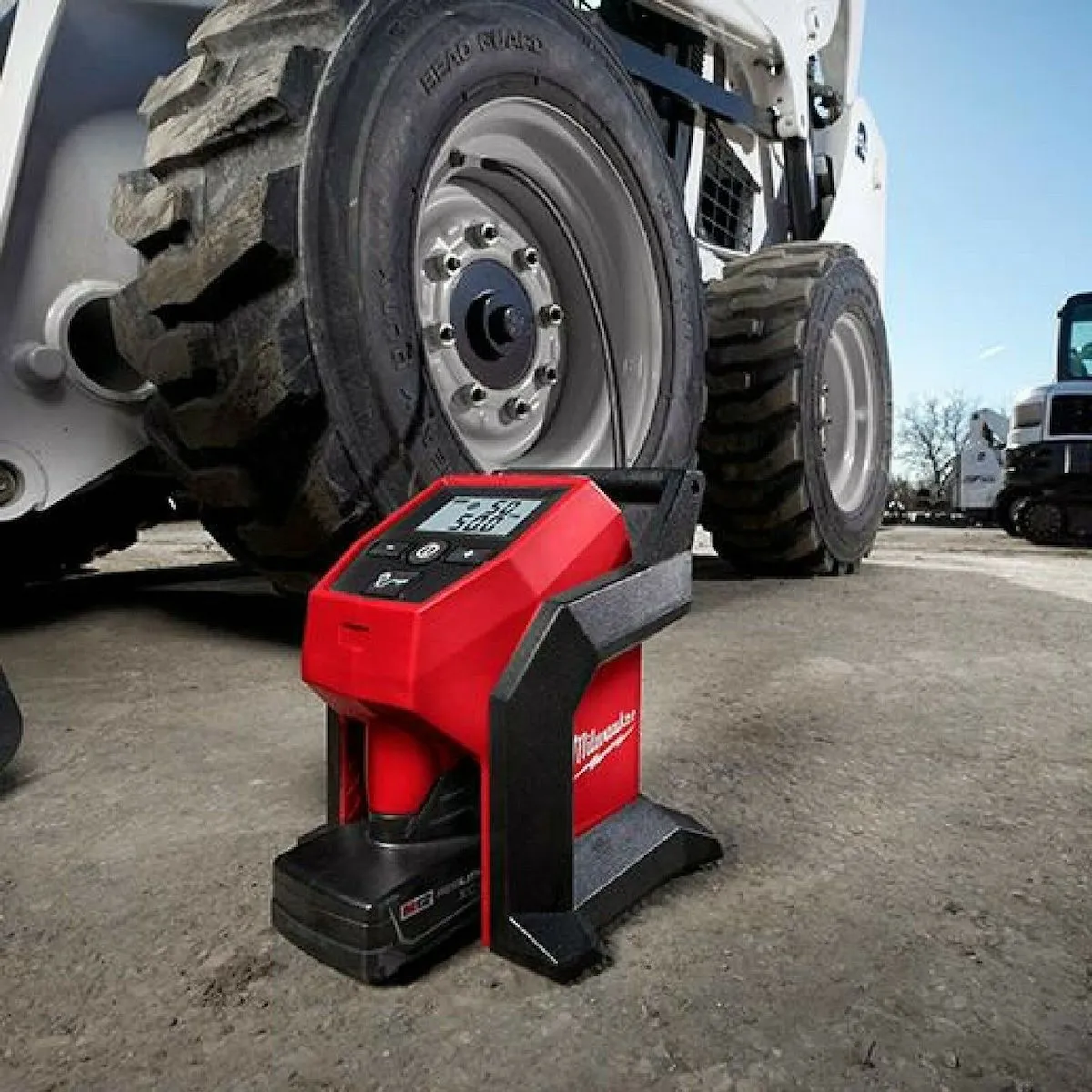 Milwaukee M12BI-0 12V Cordless Tyre Inflator / Battery Operated Tyre Pump c/w 2 no 3.0AH 12V Batteries, 1 no 12V Charger and 1 no Contractor Bag