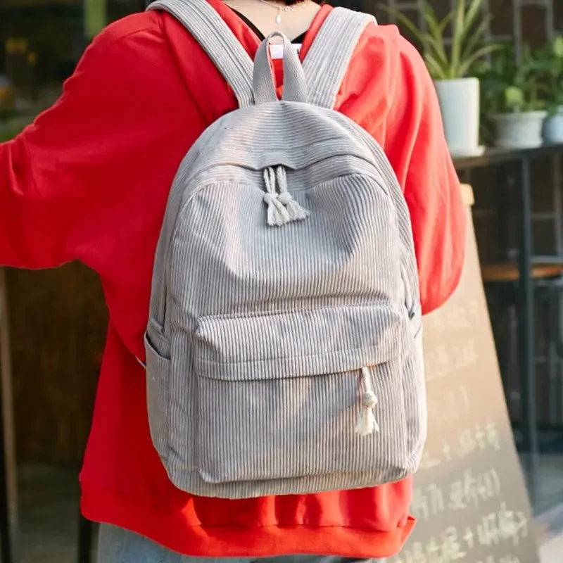 Mochila de Veludo: Estilo e Praticidade!