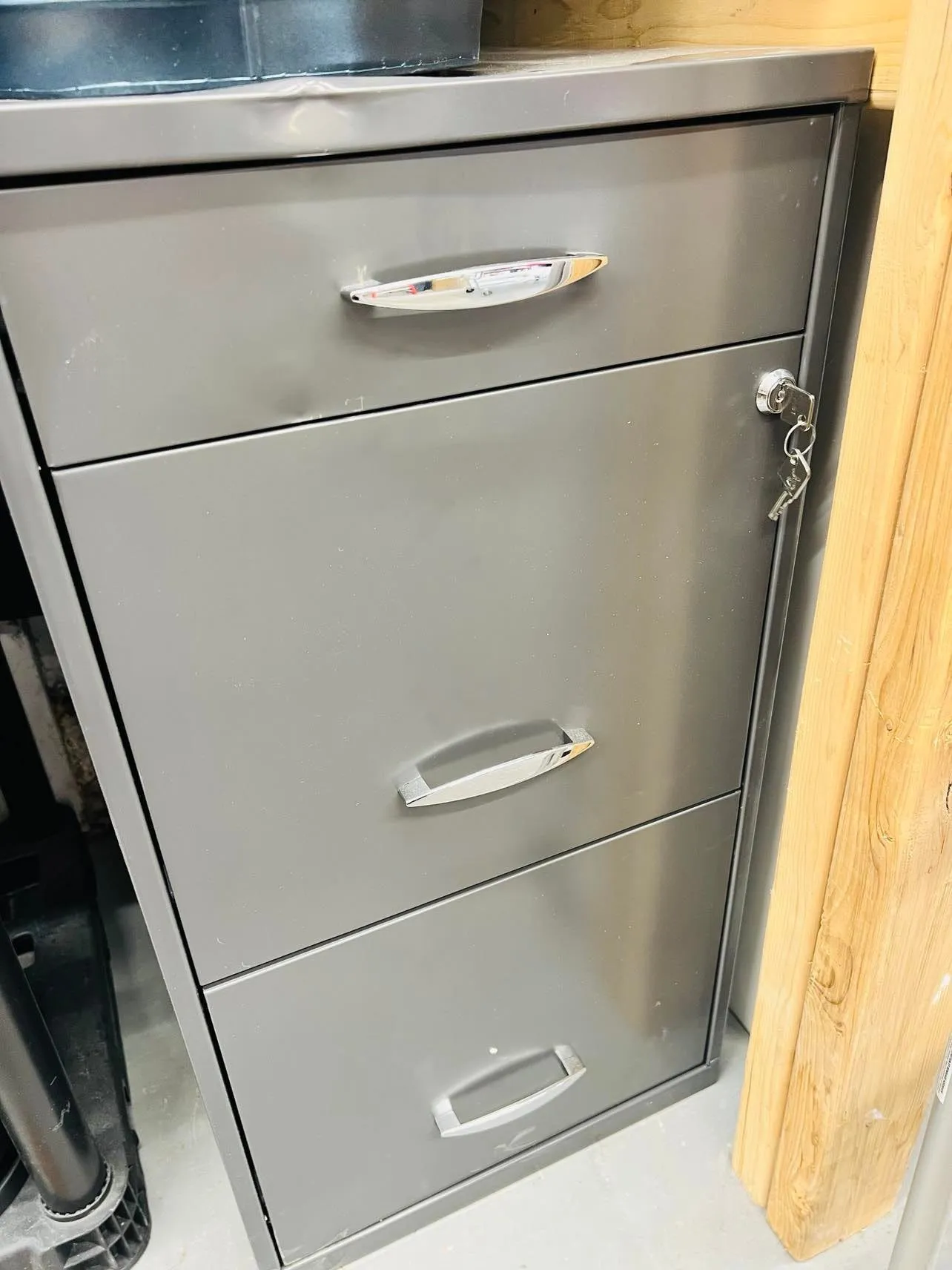 New Space Solutions 18 inch 3 Drawer Metal File Cabinet with Pencil Drawer Grey, Has a ding top front from transport, small minor marks from transport doesnt affect its use! Retails $200 