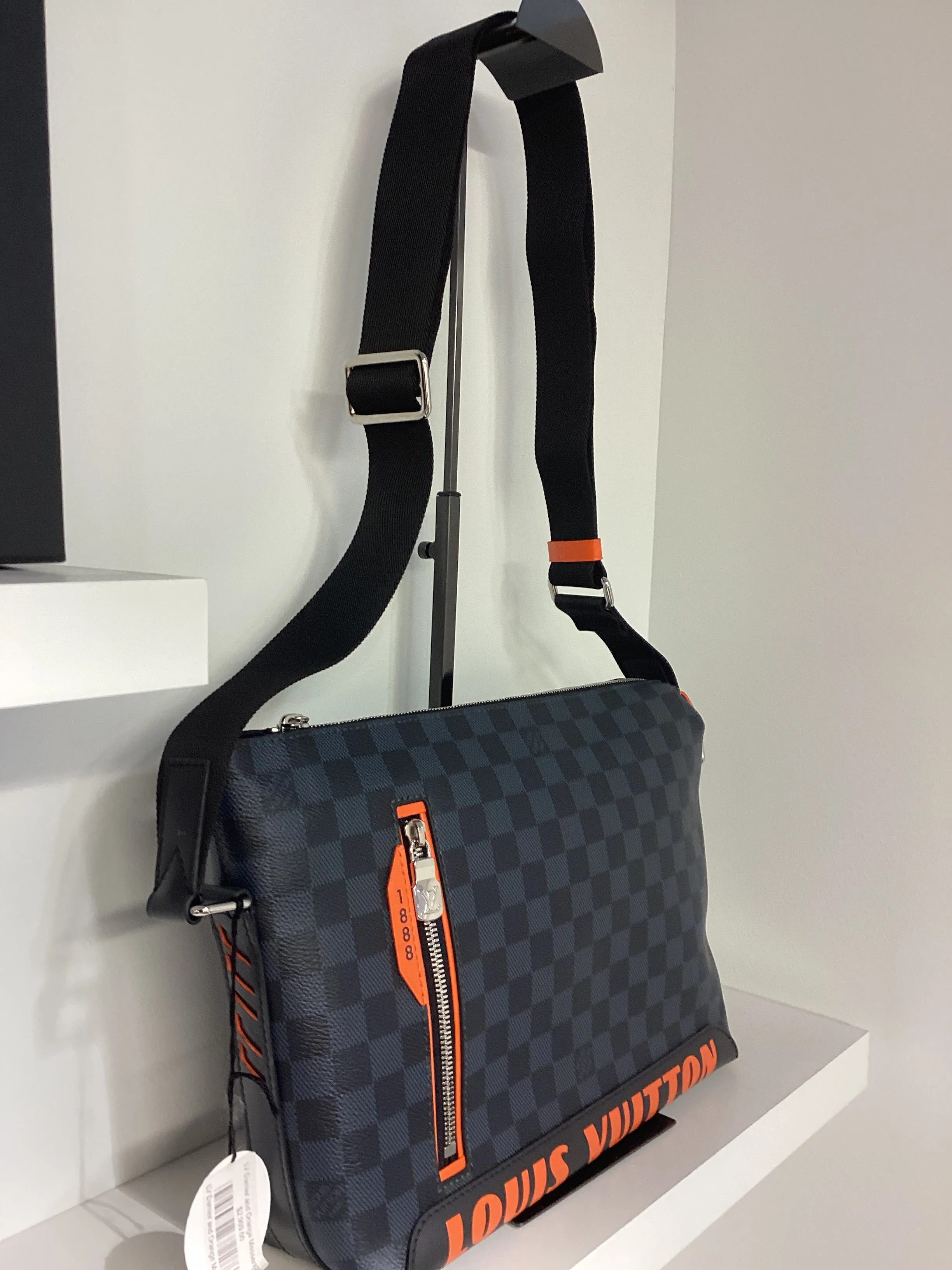 Orange Messenger