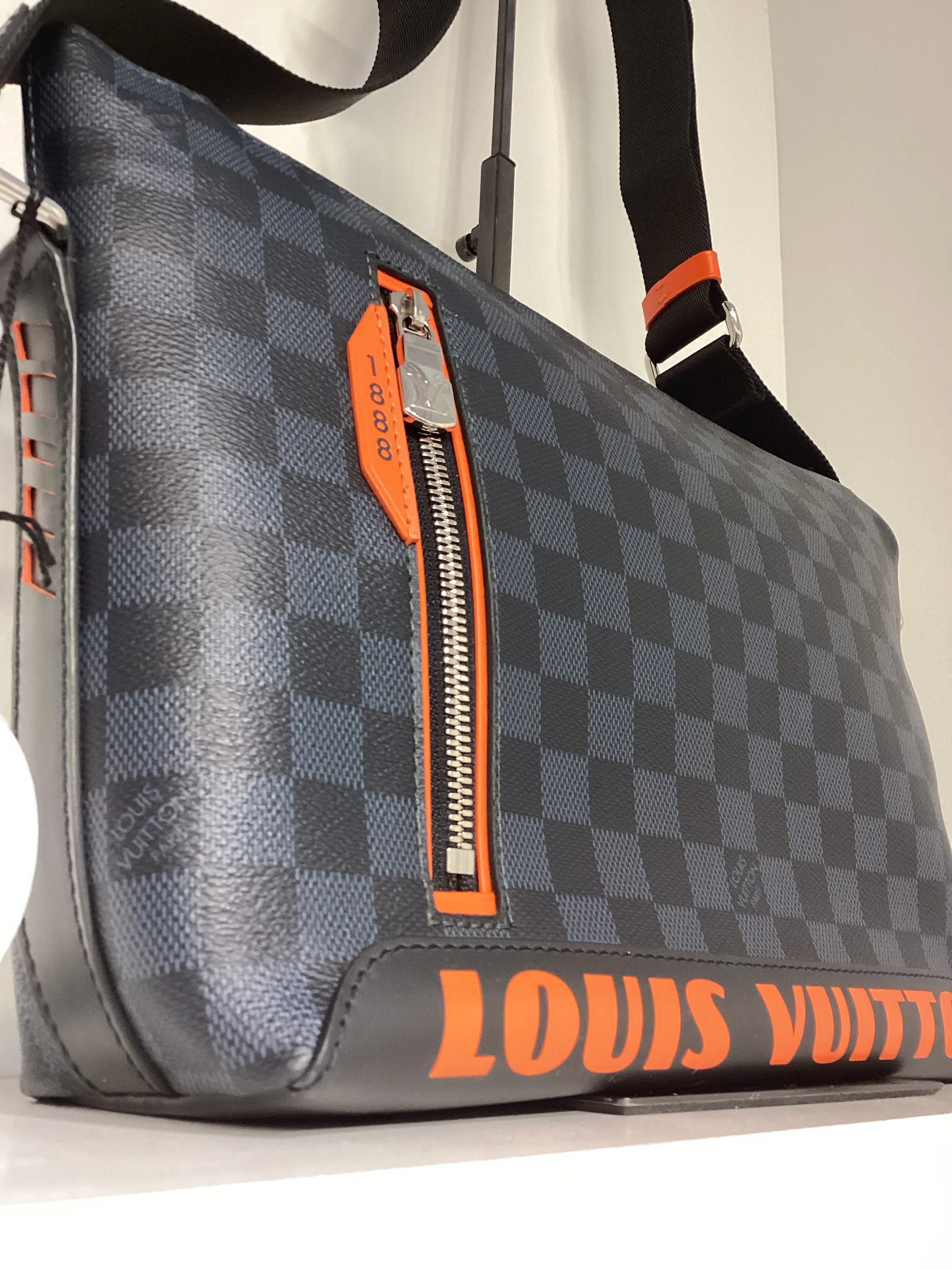 Orange Messenger