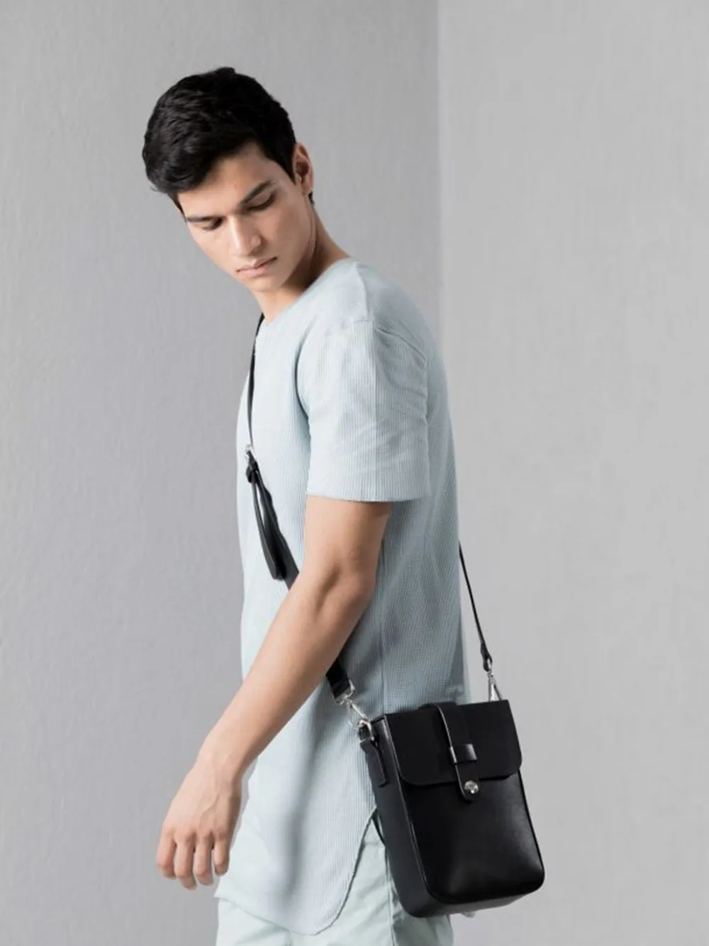 Perona   I   Bag - Messenger Finn