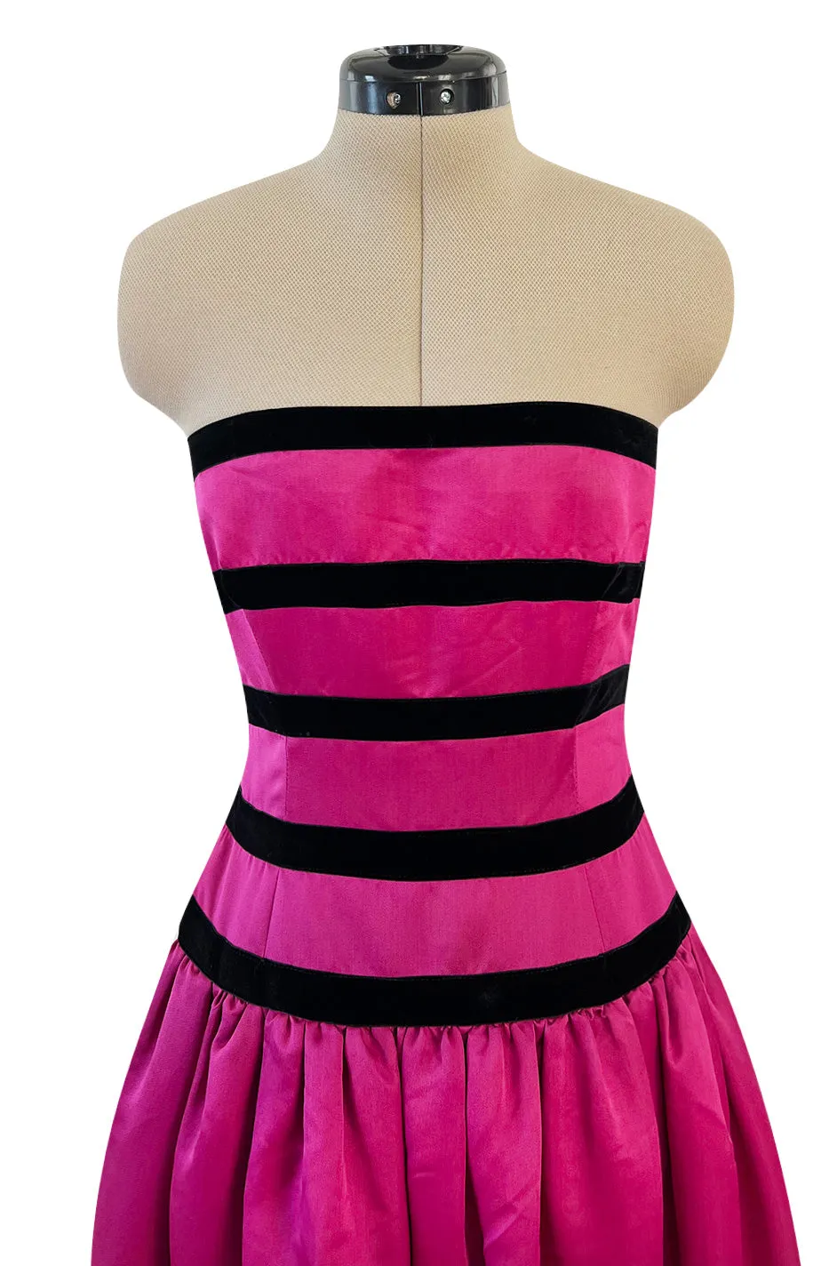 Prettiest Fall 1980 Oscar de la Renta Strapless Pink Silk Matte Satin Dress w Velvet Bows