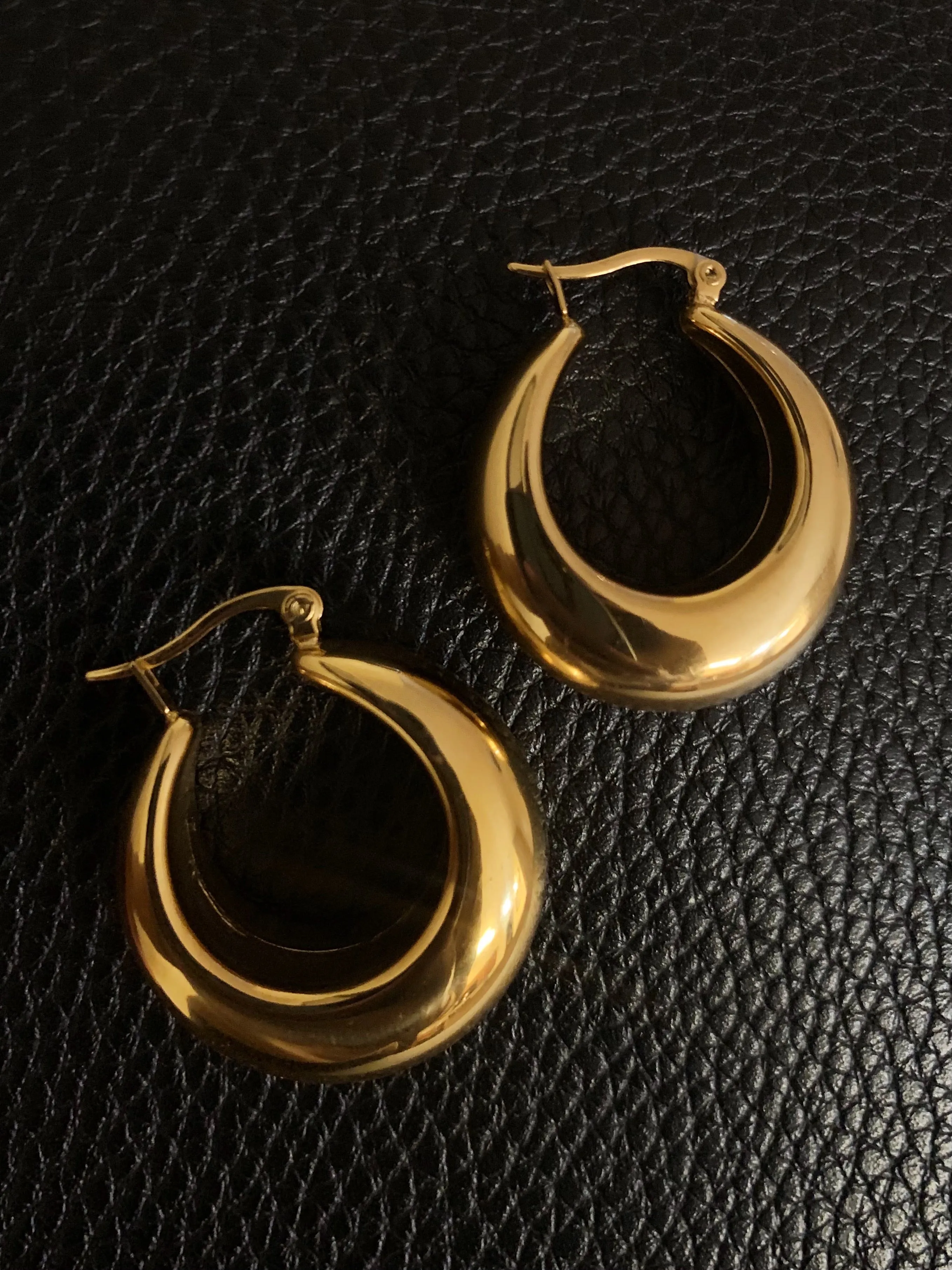 Queen B Mini Hoops