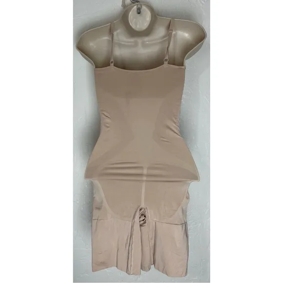 Spanx Full Bodysuit Mid Thigh Super Firm Control Shaper Sculpt, size Medium