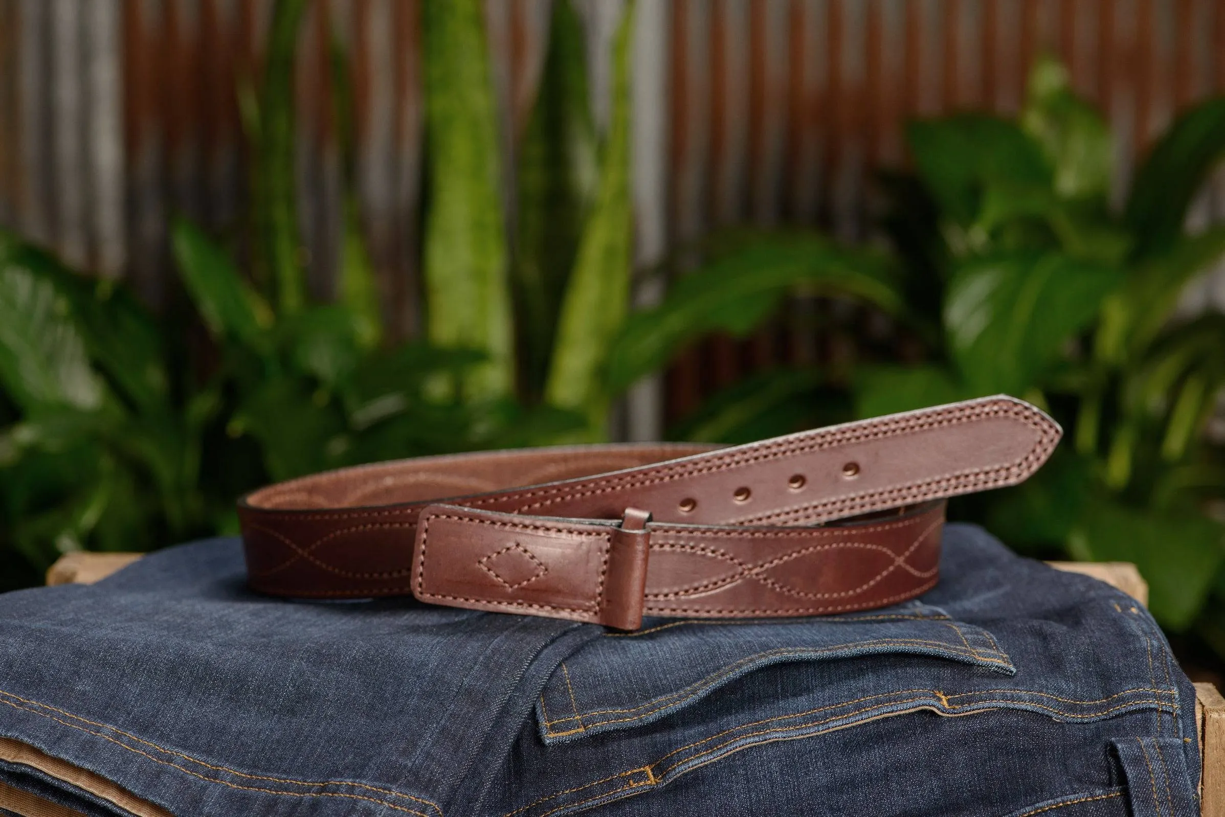 The Pit Boss: Brown Figure 8 Brown Stitched Buckle-less Ball Hook 1.50"