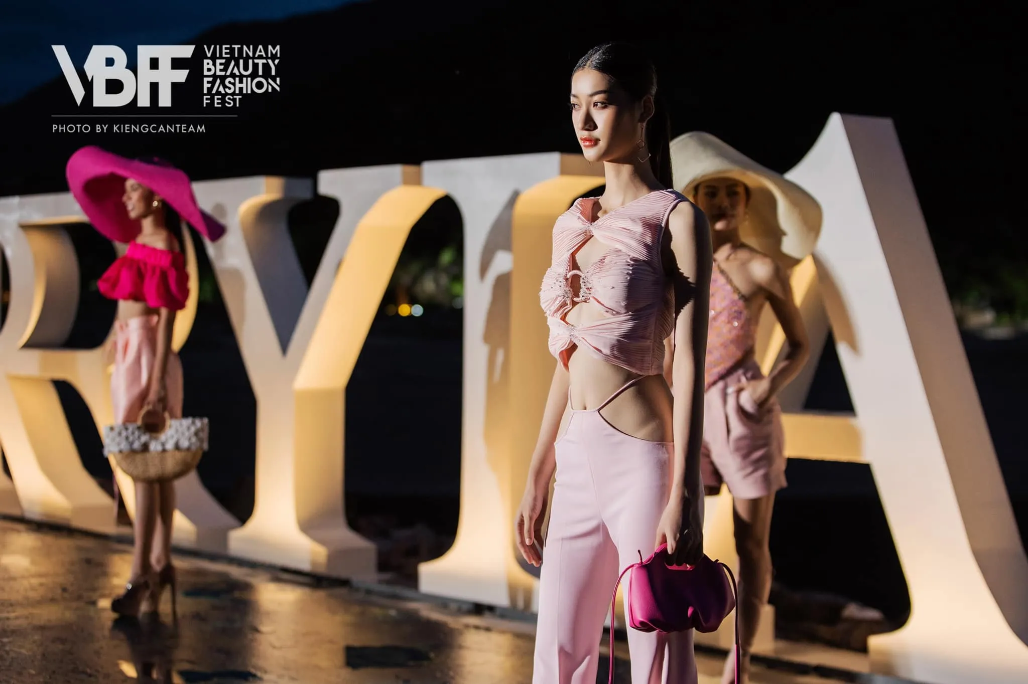 Túi xách Flower Mini màu Đỏ đô