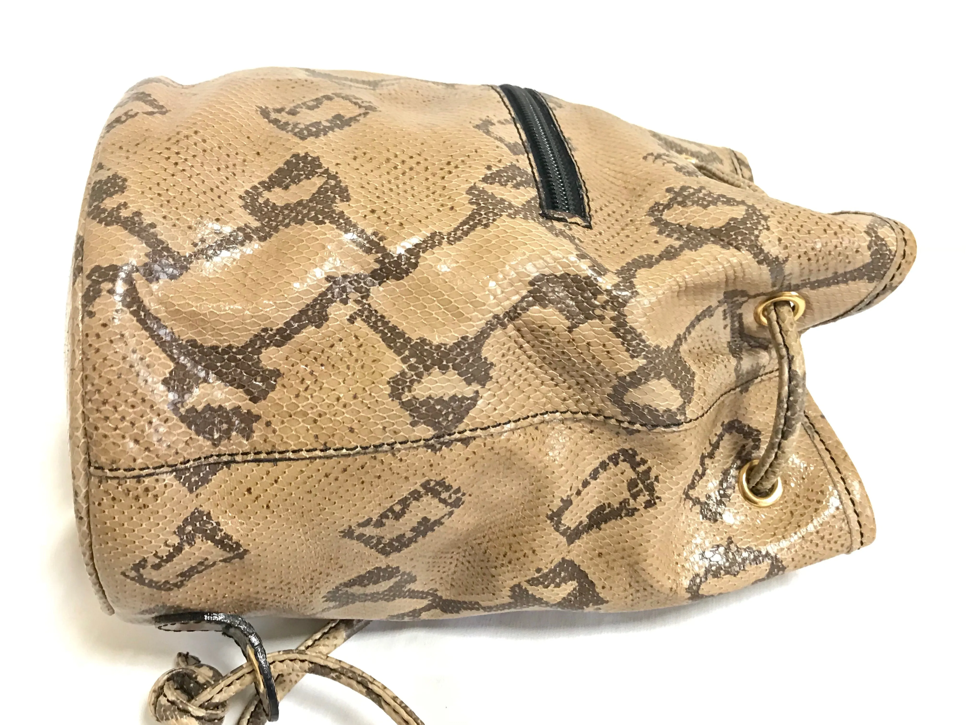 Vintage MOSCHINO by redwall snakeskin print leather mini backpack with golden M logo charm. Perfect chic and mod daily bag. 070131re1