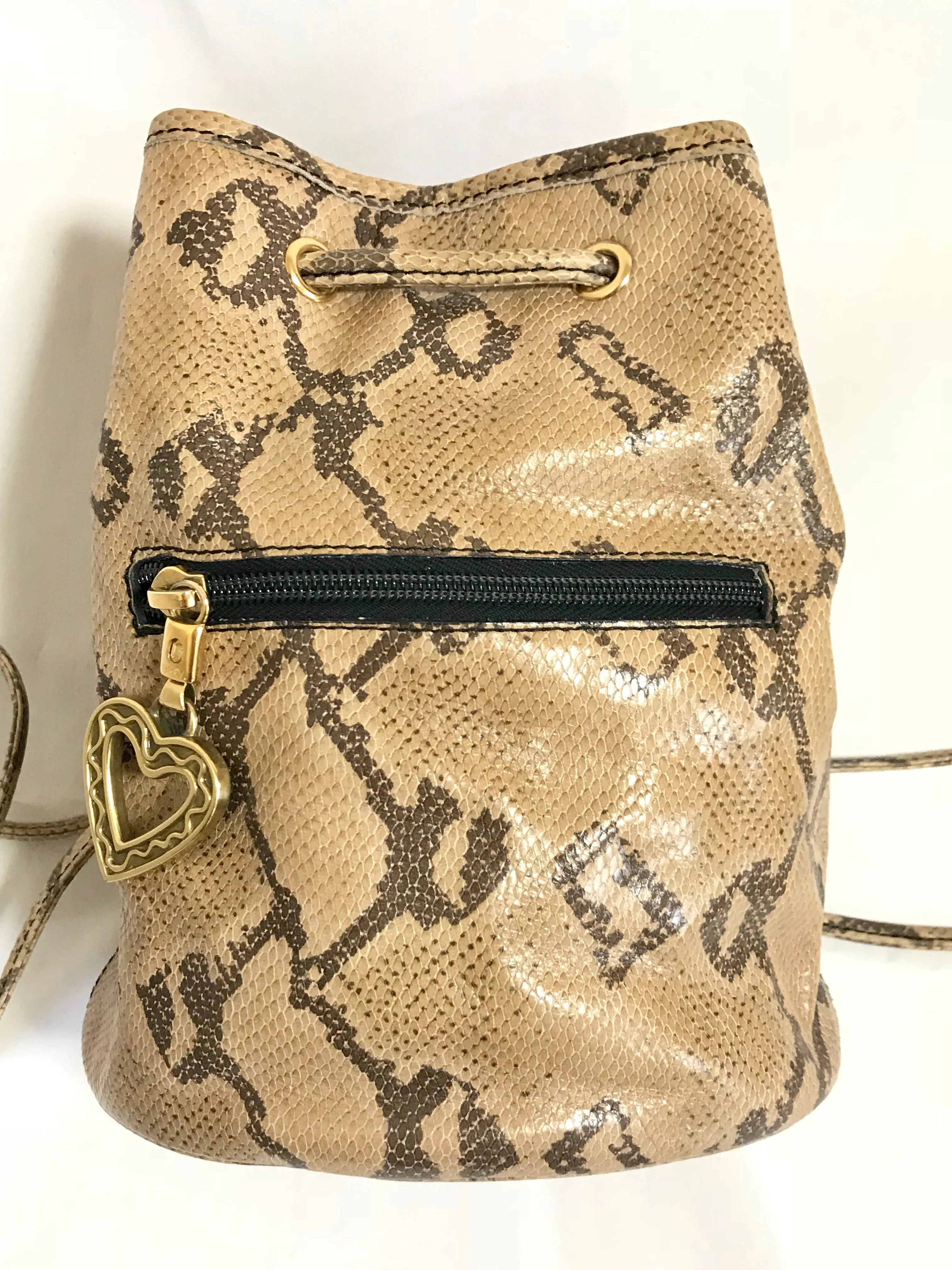 Vintage MOSCHINO by redwall snakeskin print leather mini backpack with golden M logo charm. Perfect chic and mod daily bag. 070131re1
