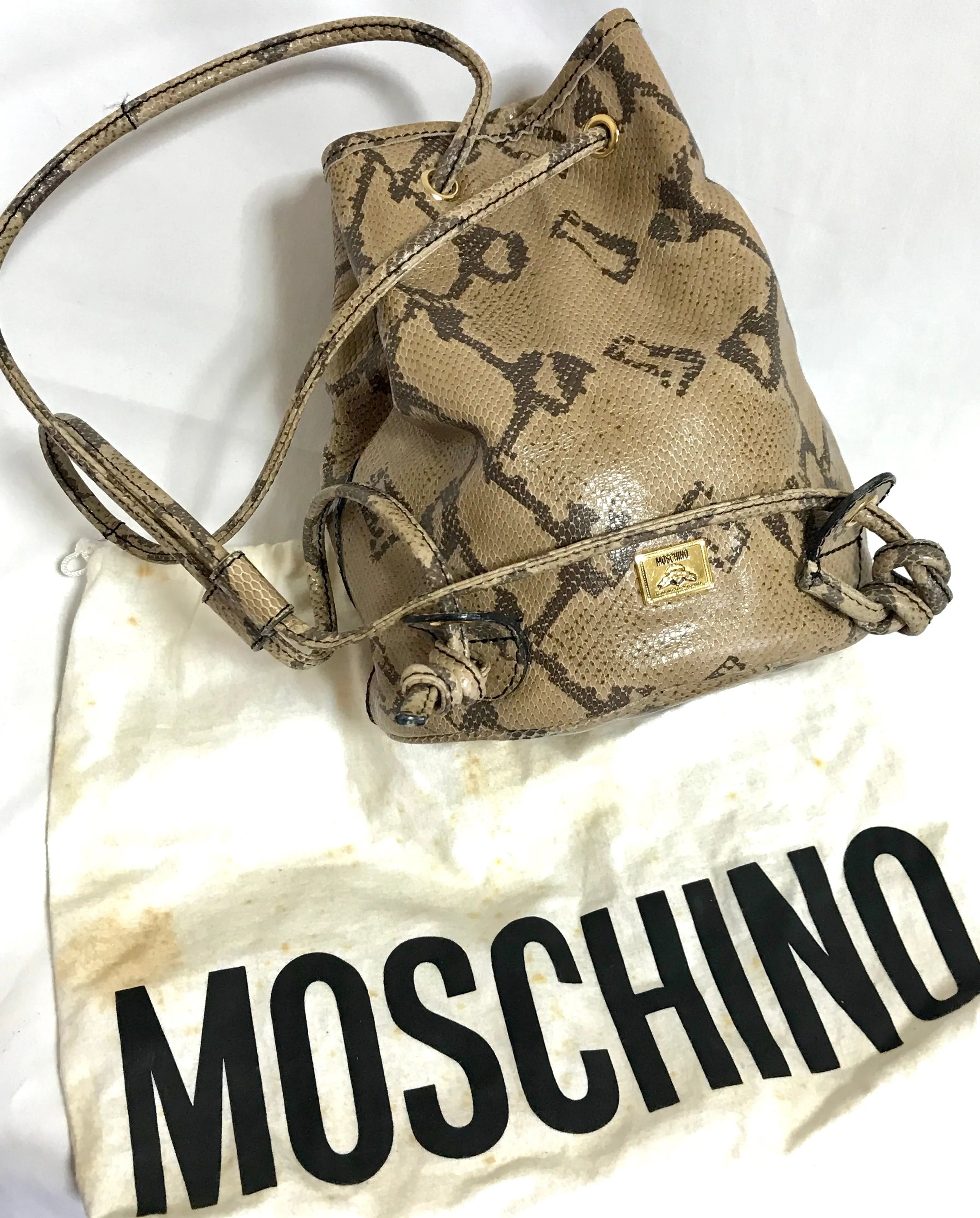 Vintage MOSCHINO by redwall snakeskin print leather mini backpack with golden M logo charm. Perfect chic and mod daily bag. 070131re1