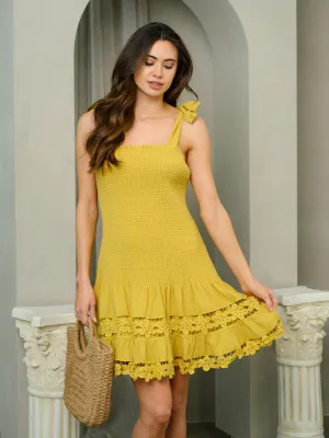 WOMEN'S SLEEVELESS SMOCKED TRIM DETAIL MINI DRESS